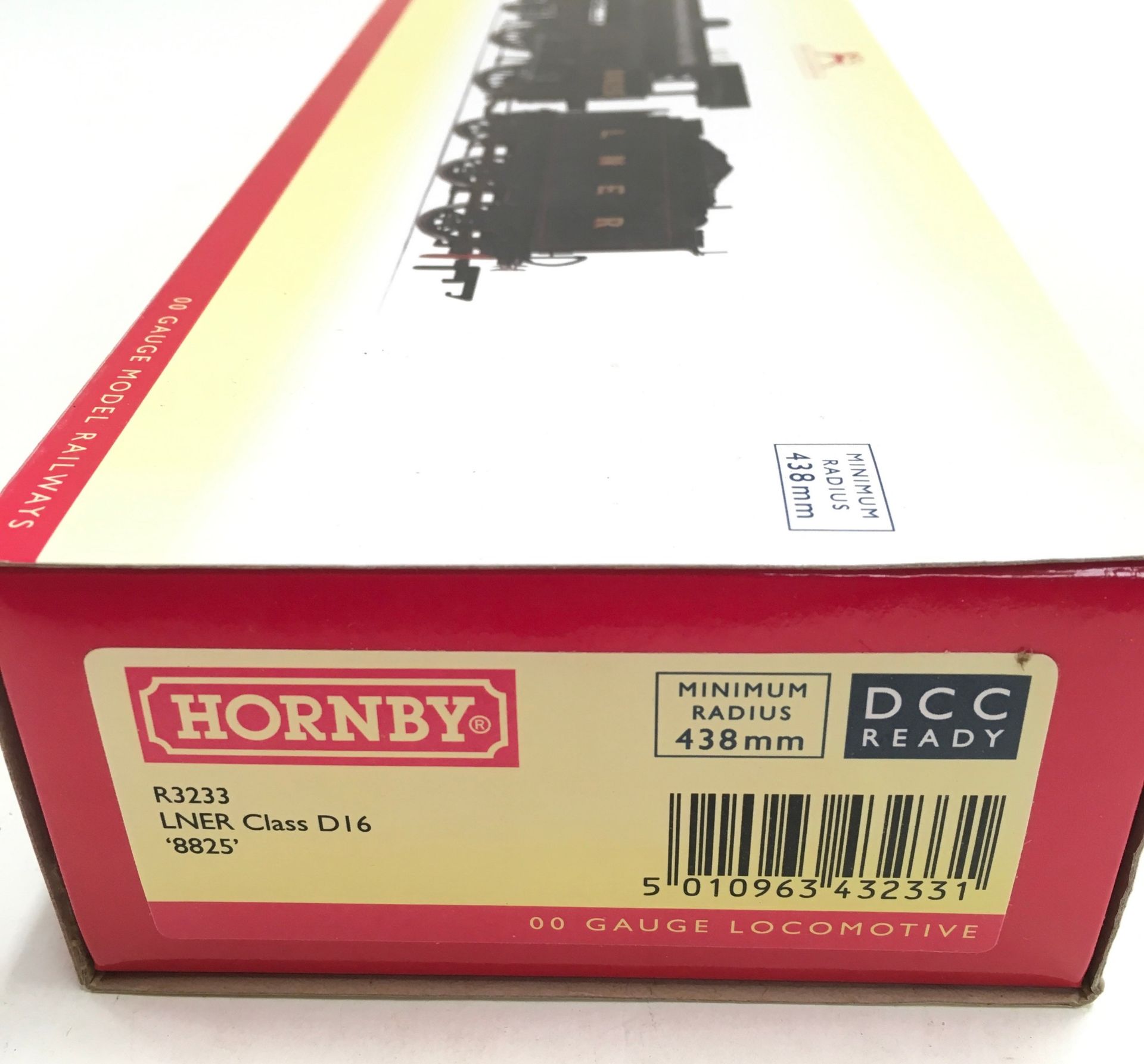 Hornby OO gauge R3223 LNER 4-4-0 Class D16/3 8825 locomotive. Appears Near Mint, boxed. - Image 2 of 3