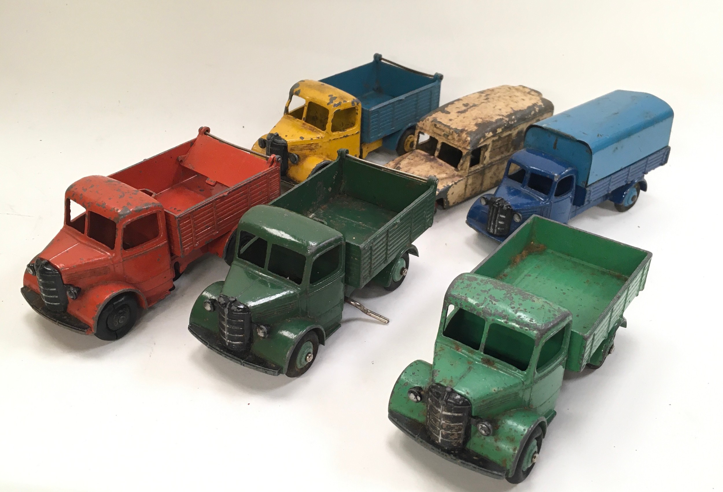 Dinky unboxed group to include 3 x 410 Bedford End Tippers - Burnt Orange/Yellow and Blue/Green, 411