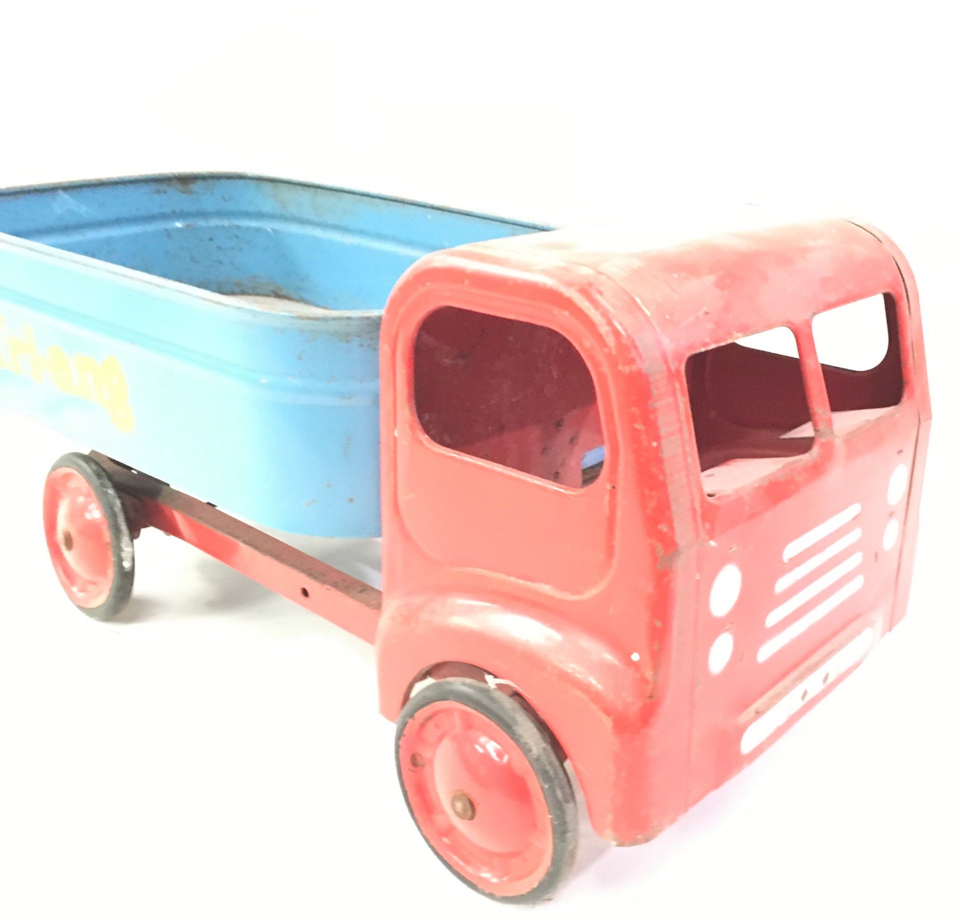 Large Triang pressed steel tipper lorry, red cab and chassis with blue tipping body, includes - Image 2 of 3