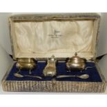 Walker and Hall boxed Silver condiment set H/M Birmingham
