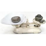 J&J. Siddons Ltd vintage kitchen weighing scales with weights.