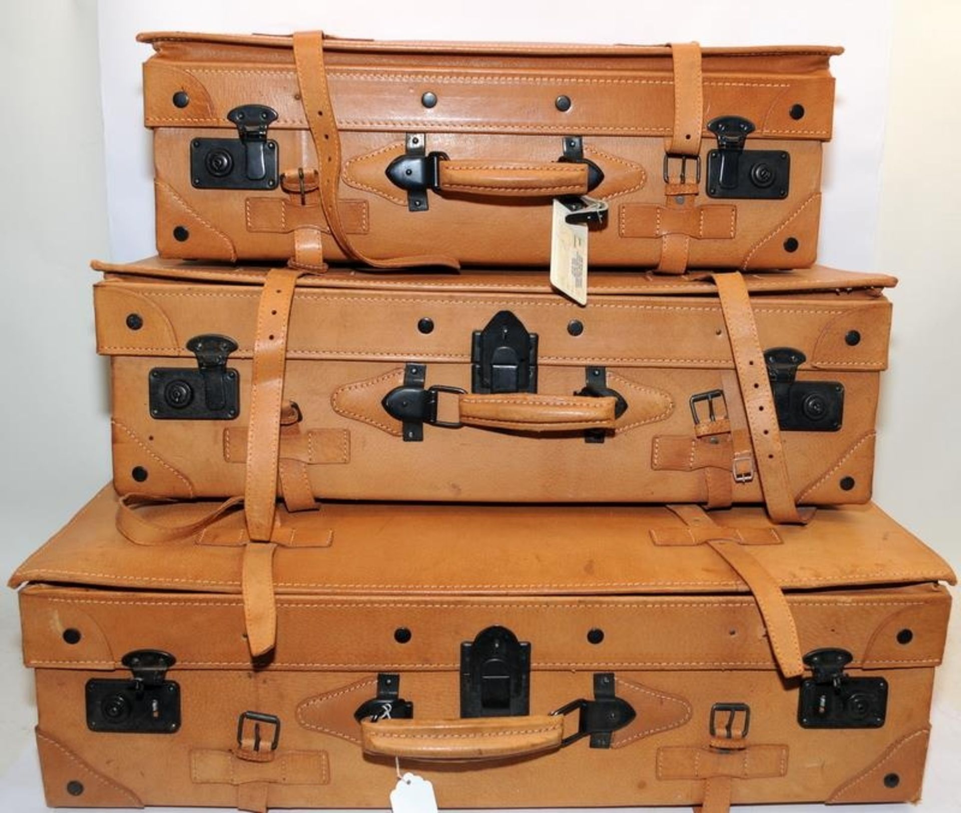 Set of three 'Traveller' suitcases by Giovanni, the largest being 76cms x 45cms x 22cms