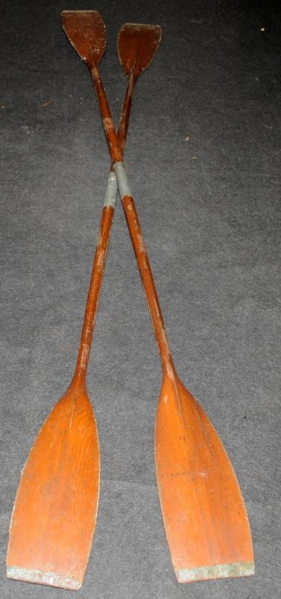 Pair of vintage two part twin bladed racing oars with copper edges by Collar Paddles - Image 5 of 5