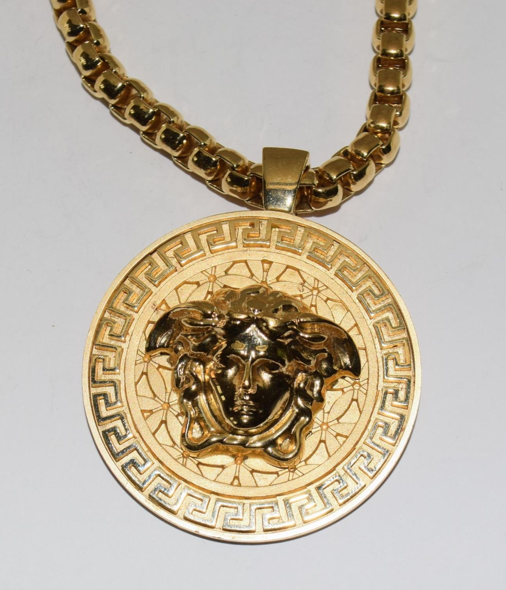 A Versace pendant and neck chain - Image 2 of 4