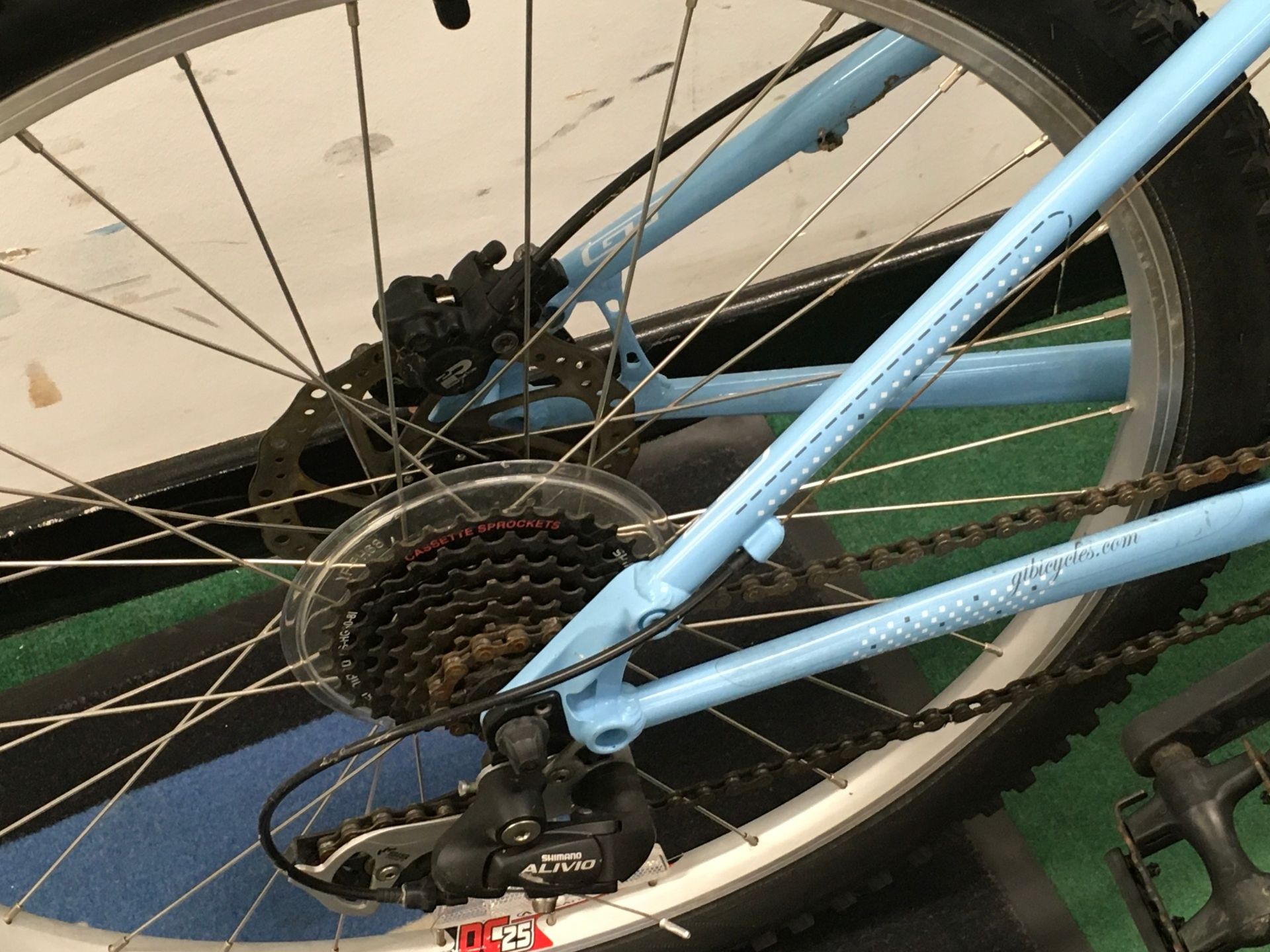 Avalanche GT blue mountain bike 24 gears 23" wheel size 16" frame size. - Image 2 of 3