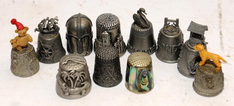 Collection of thimbles to include Wedgwood Jasperware, novelty pewter and advertising examples - Image 2 of 3