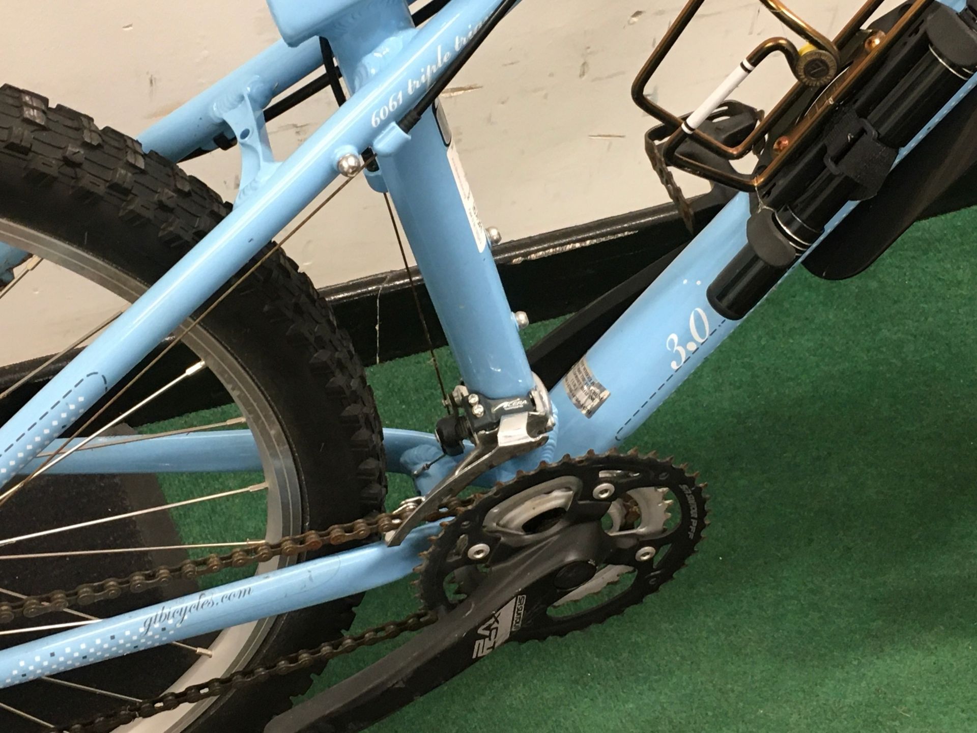 Avalanche GT blue mountain bike 24 gears 23" wheel size 16" frame size. - Image 3 of 3