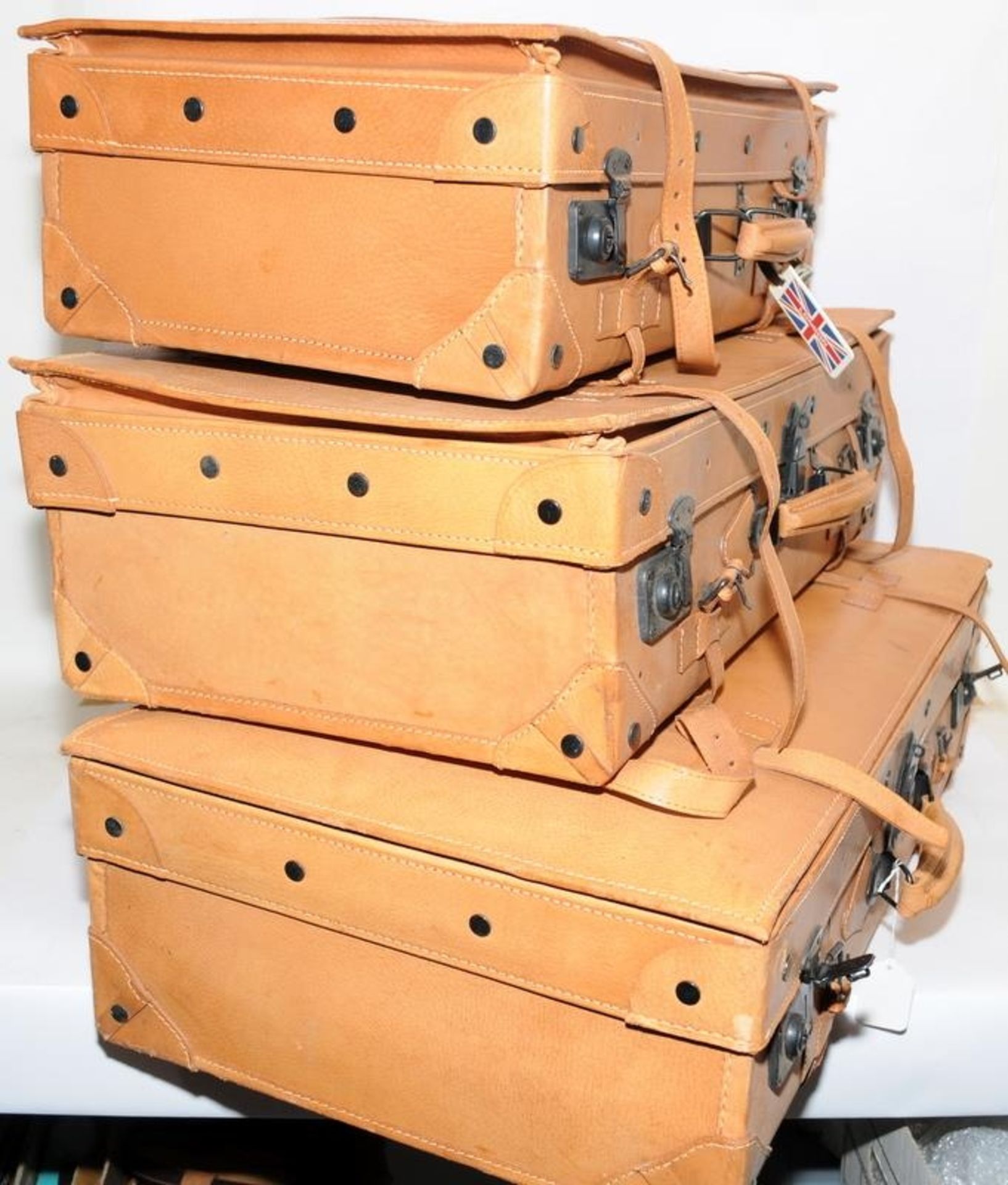 Set of three 'Traveller' suitcases by Giovanni, the largest being 76cms x 45cms x 22cms - Image 2 of 5