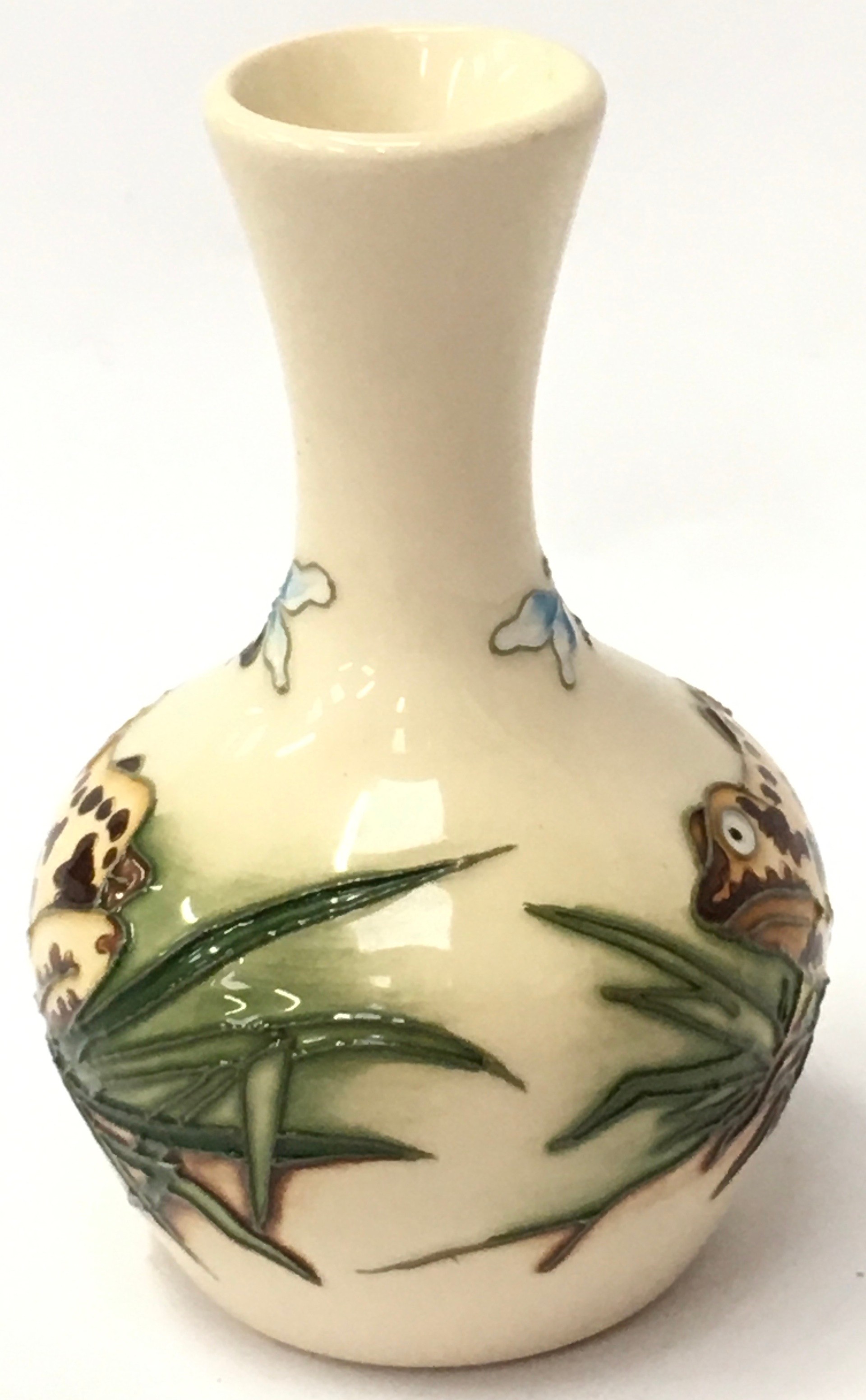 Moorcroft small vase depicting a frog 2009 fully marked & signed to base 4" high. - Image 3 of 5