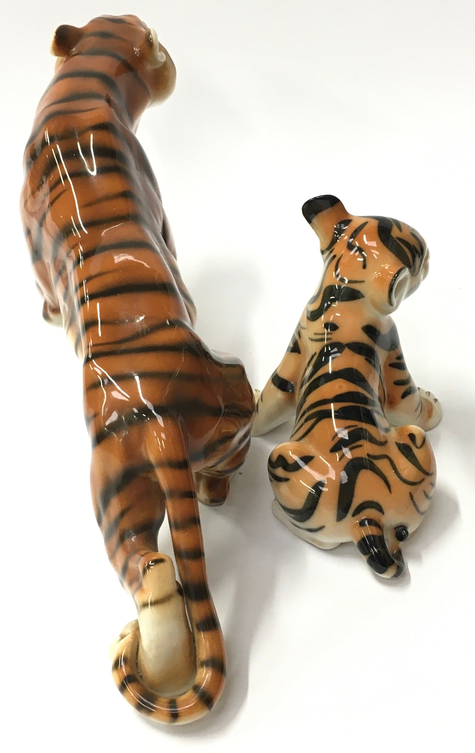 Two porcelain Czechoslovakian tiger ornaments. The largest measuring 17x40x9cm. - Image 3 of 6