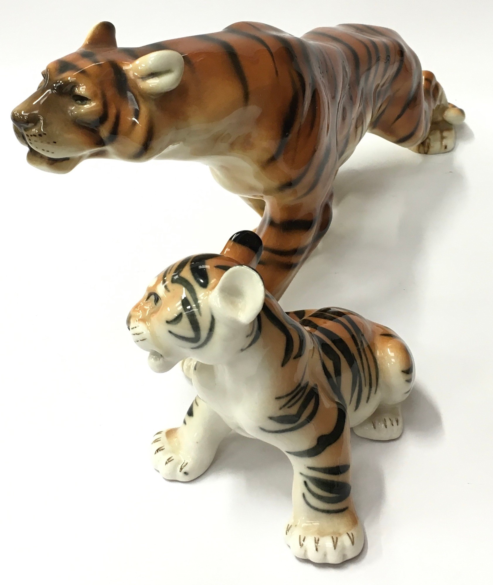Two porcelain Czechoslovakian tiger ornaments. The largest measuring 17x40x9cm. - Image 2 of 6