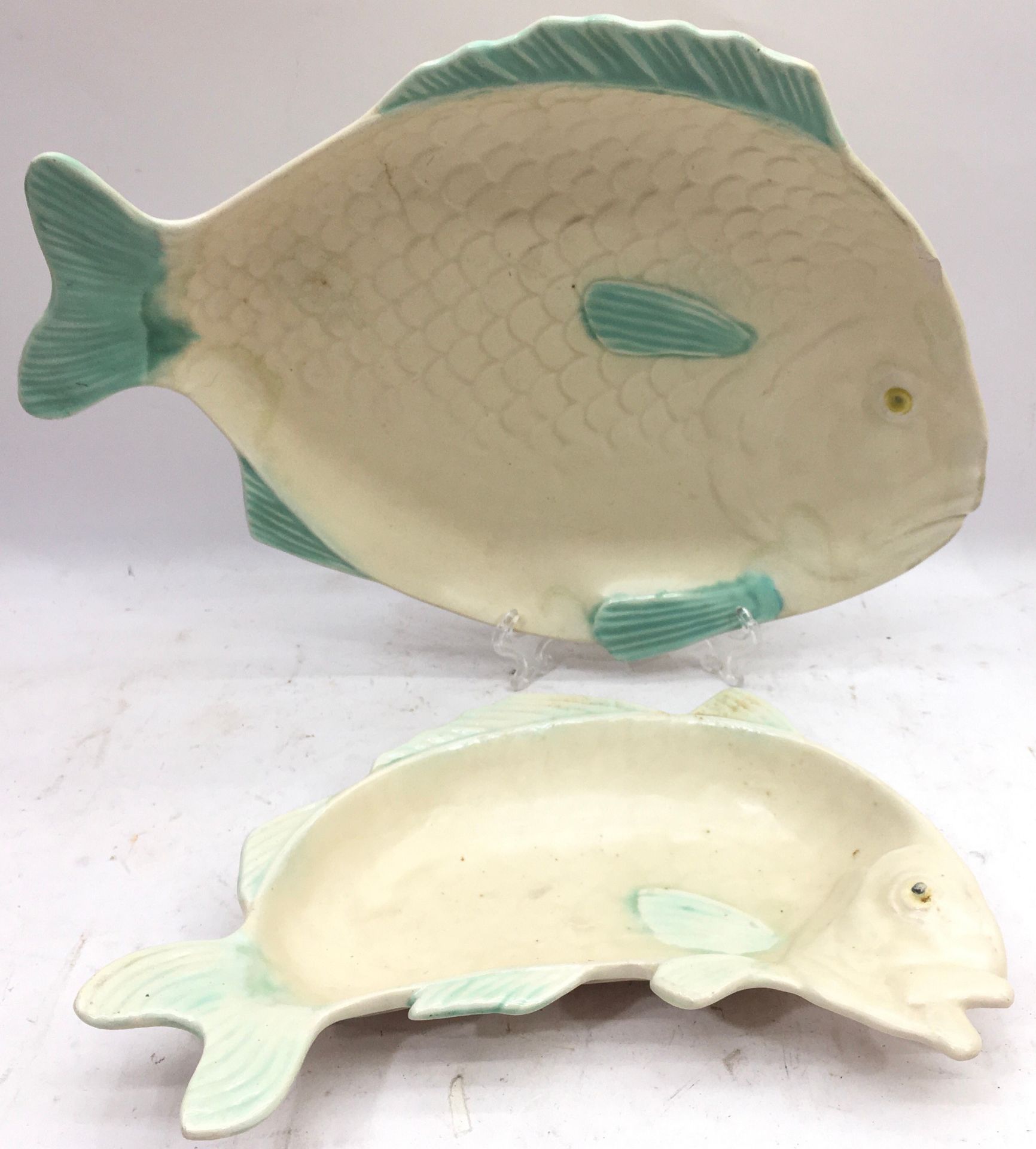 Shorter & Son Art Deco fish shaped serving platter and plates. Seven pieces in all. Largest - Image 2 of 3