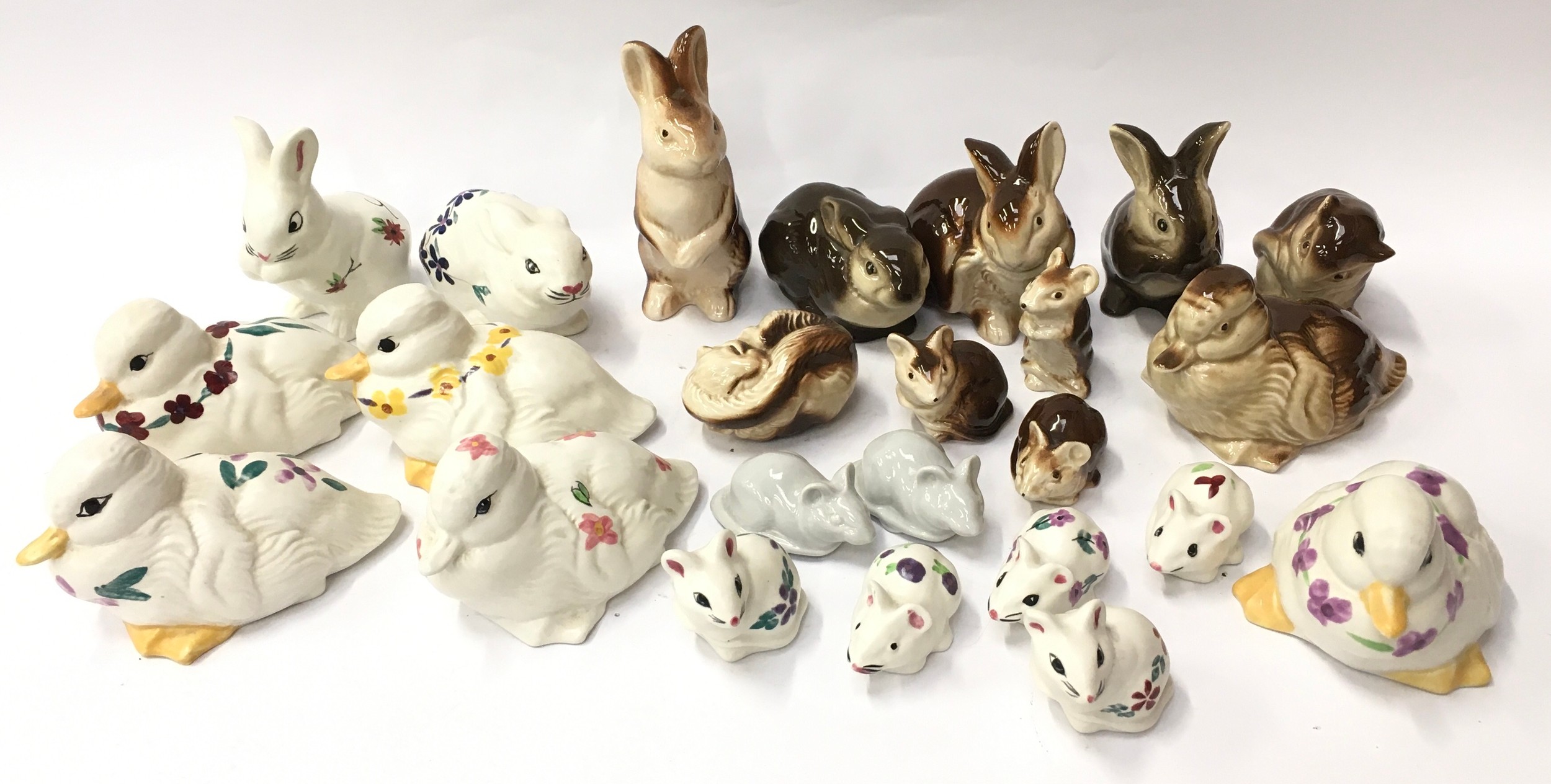 Poole Pottery large collection of animals to include rabbits, ducklings plus others (24)