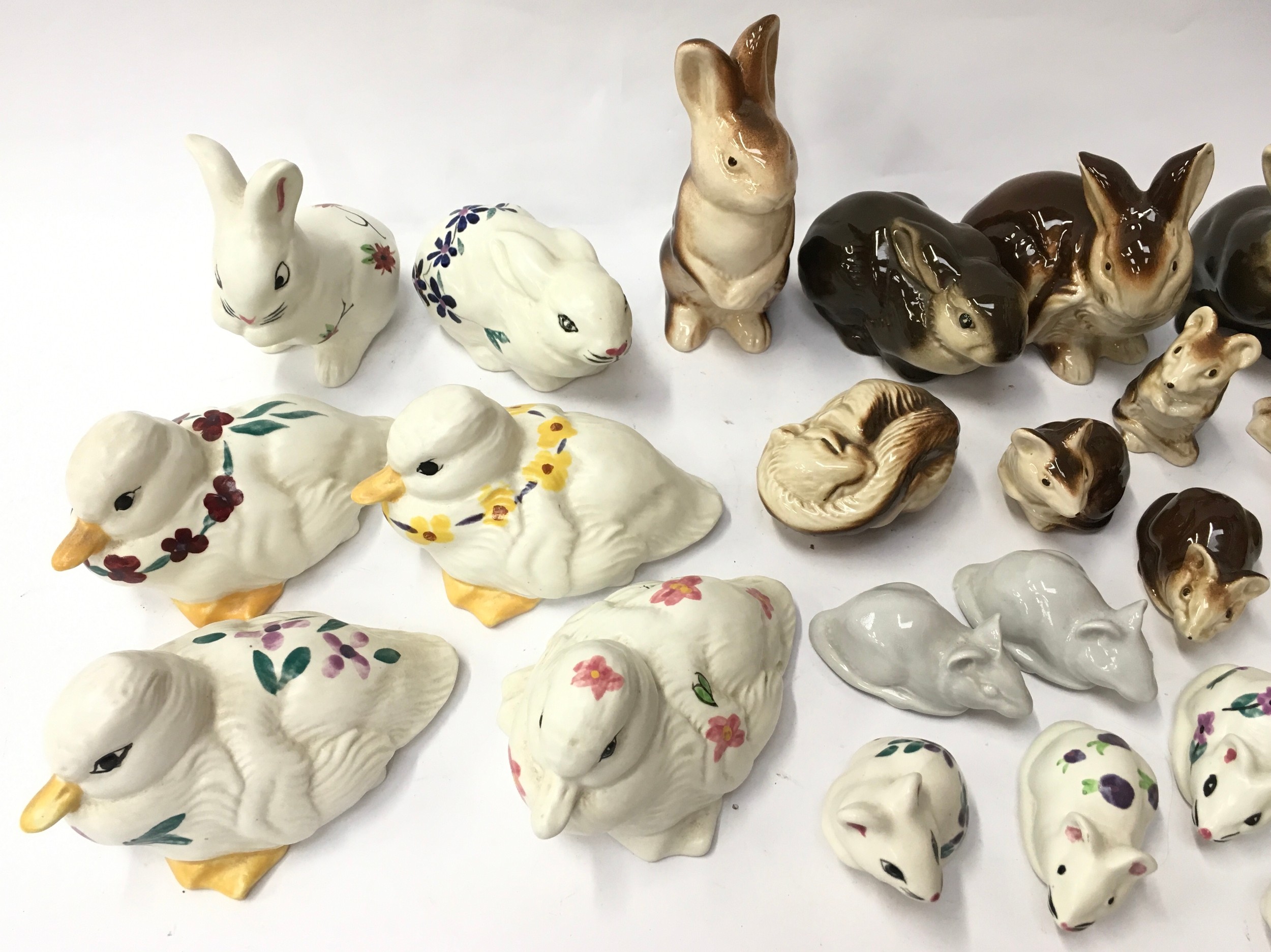 Poole Pottery large collection of animals to include rabbits, ducklings plus others (24) - Image 2 of 4