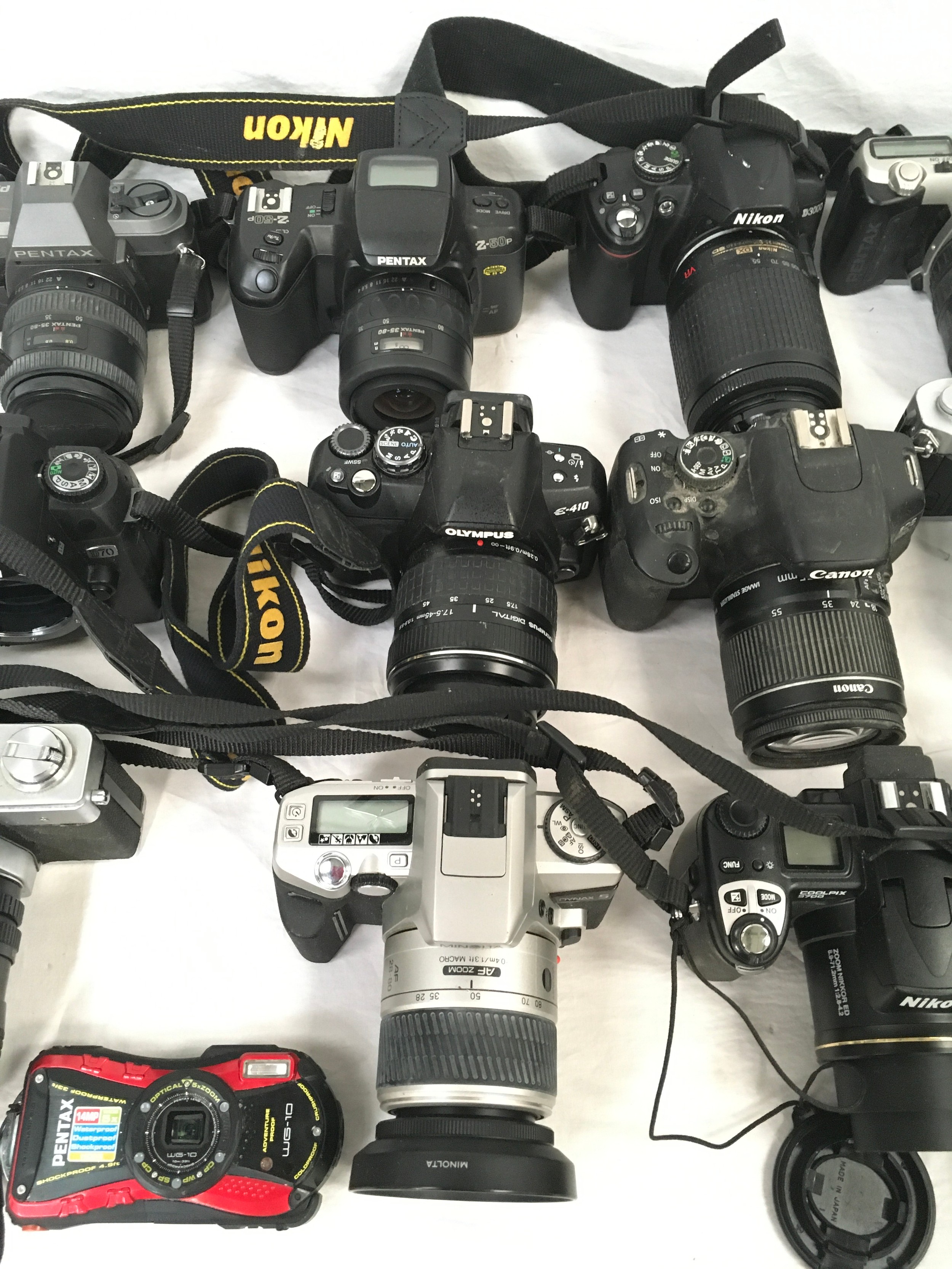 Very large collection of DSLR cameras and lenses to include examples by Nikon, Canon and Sony. - Bild 6 aus 6