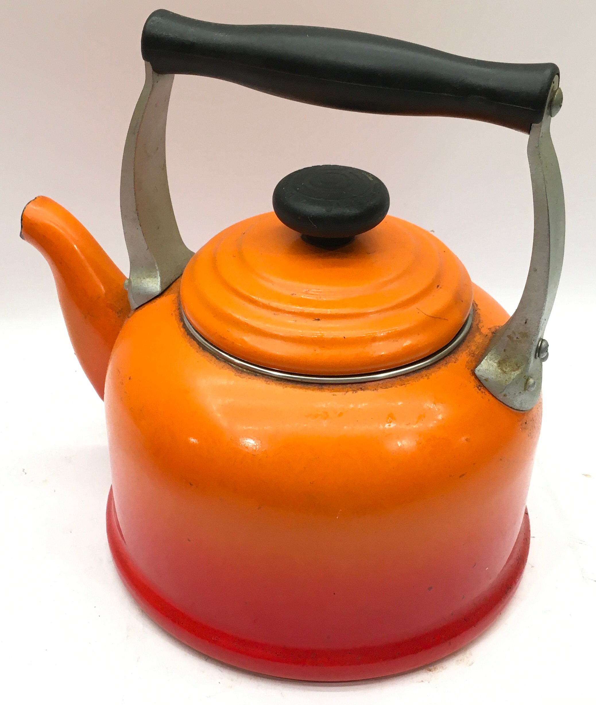 Vintage Heavy duty orange enamel 30cms lidded stockpot c/w a large Le Creuset stovetop kettle - Bild 3 aus 3