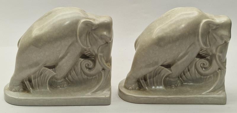 Poole Pottery pair Elephant bookends from a design by Harold Brownsword. - Bild 2 aus 3