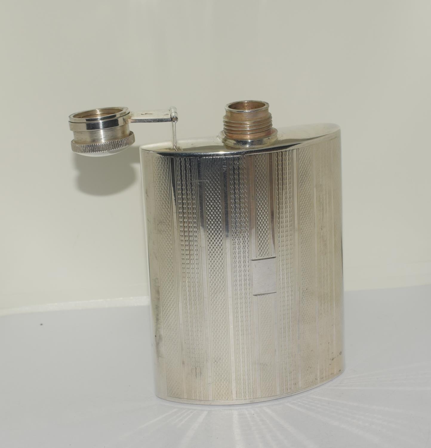 Silver hip flask with screw top and concave shape 162g - Image 5 of 8