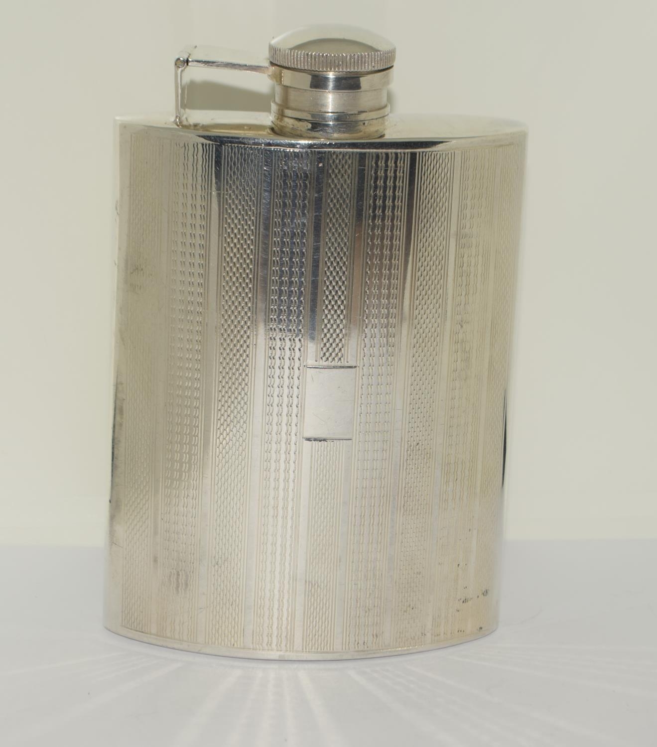 Silver hip flask with screw top and concave shape 162g