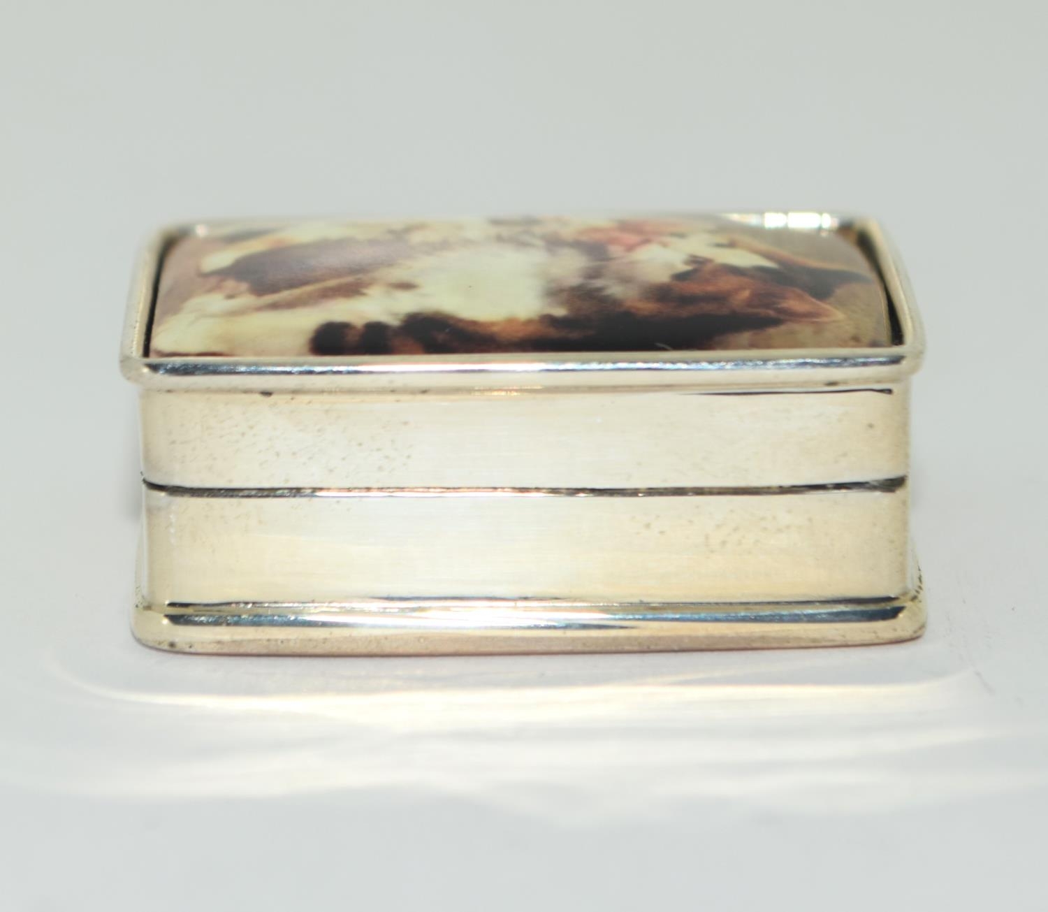 A silver lidded pill box with enamel panel depicting cats. - Image 2 of 3