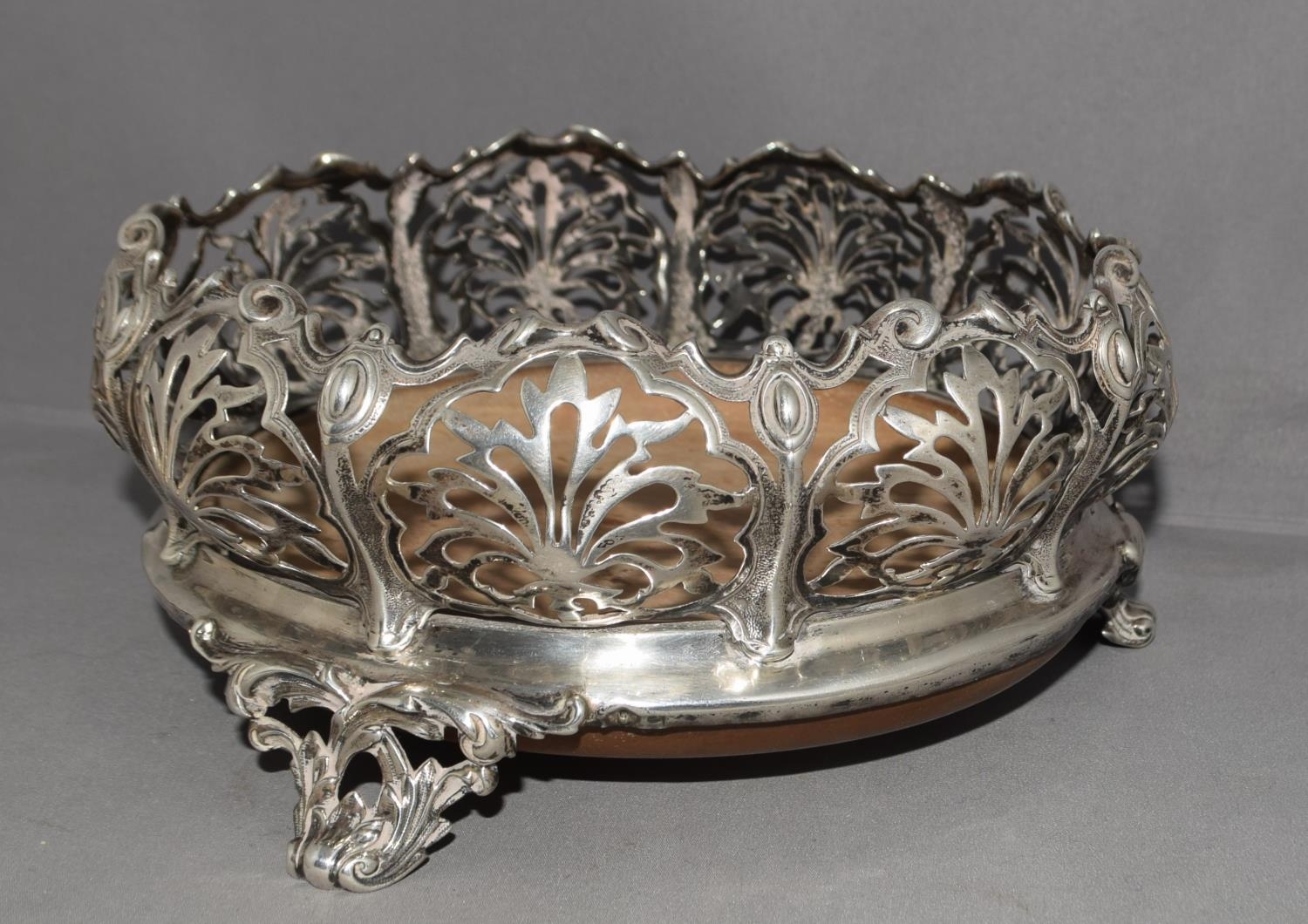 Silver embossed 3 leg Victorian centre table fruit basket 20cm dia 10cm tall - Image 8 of 9