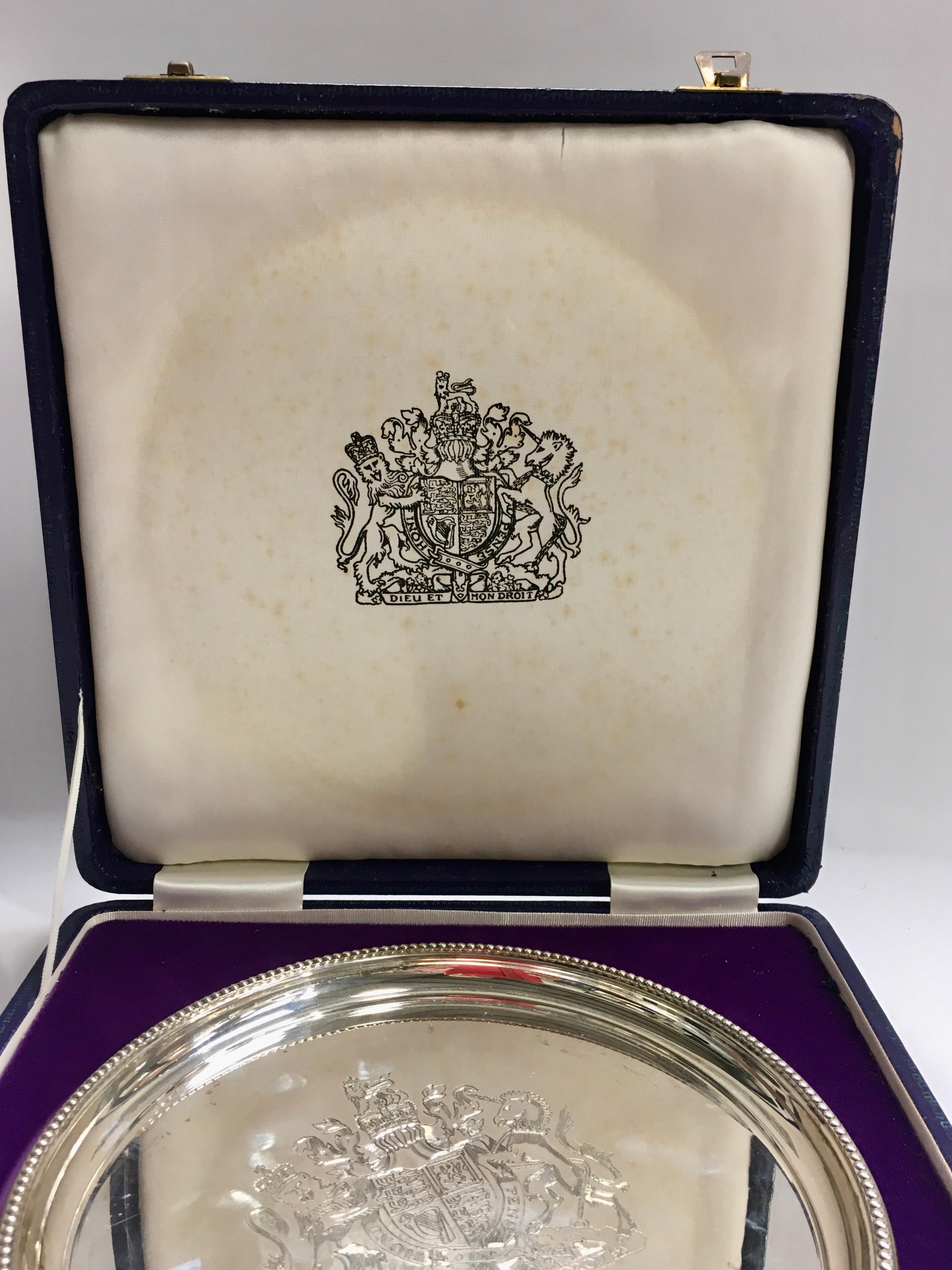 Boxed Silver Salver commemorating Queens silver wedding anniversary complete with paperwork 1947- - Image 5 of 6