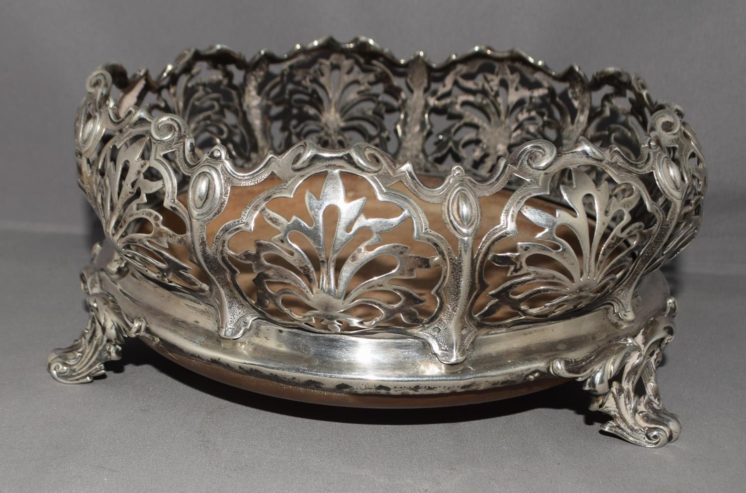 Silver embossed 3 leg Victorian centre table fruit basket 20cm dia 10cm tall - Image 9 of 9