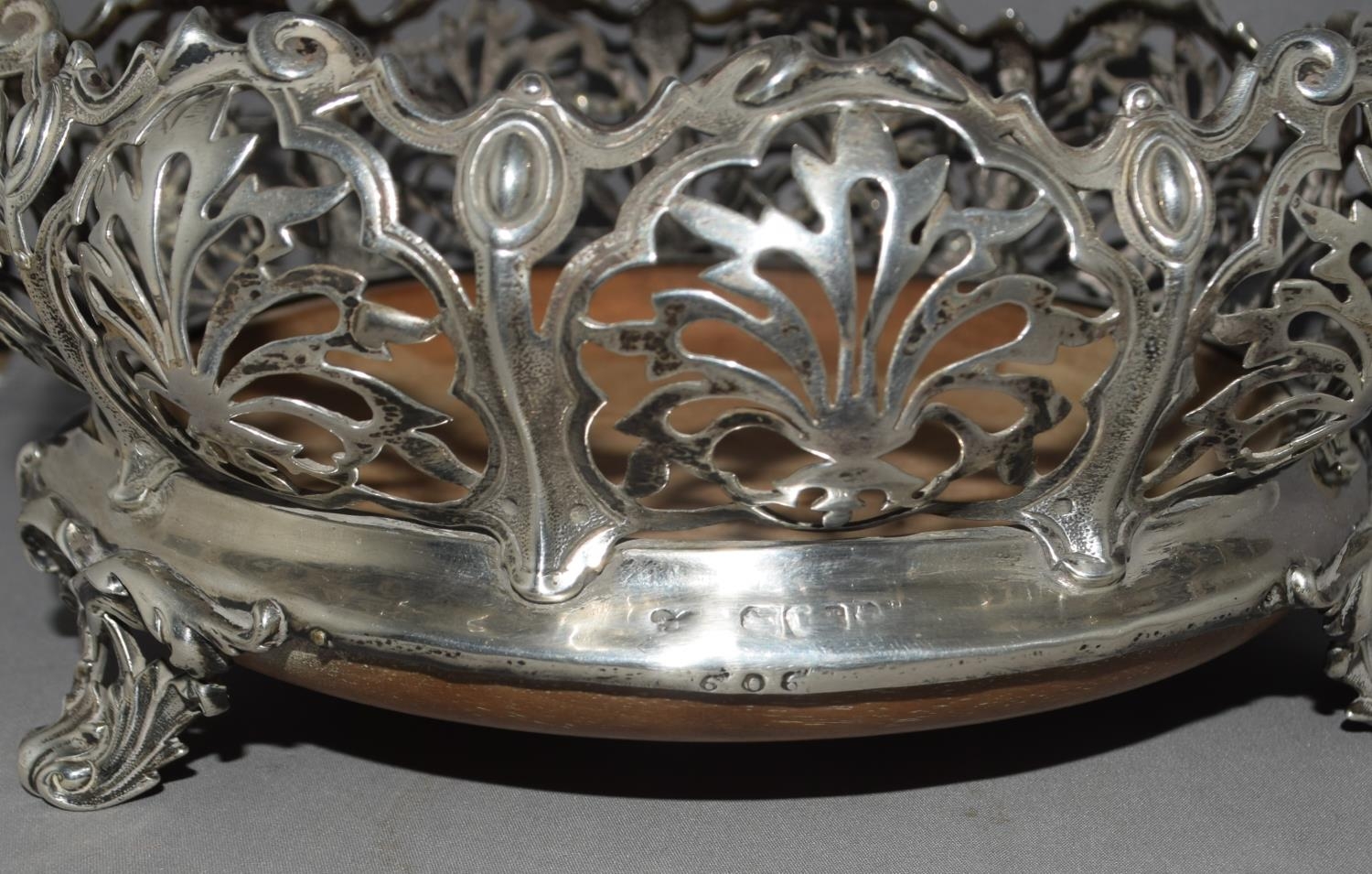 Silver embossed 3 leg Victorian centre table fruit basket 20cm dia 10cm tall - Image 4 of 9