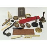 Mixed curios to include vintage lens, pen knives, vintage horse brass buckles, table bell etc