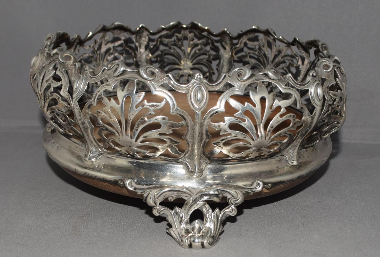 Silver embossed 3 leg Victorian centre table fruit basket 20cm dia 10cm tall - Image 2 of 9