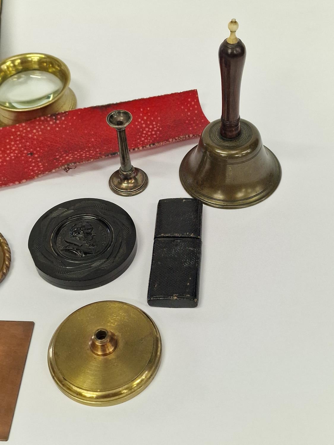 Mixed curios to include vintage lens, pen knives, vintage horse brass buckles, table bell etc - Image 3 of 4