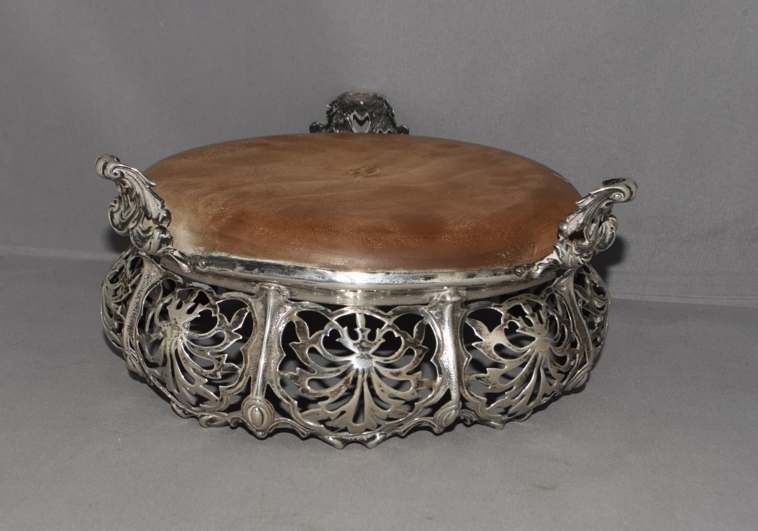 Silver embossed 3 leg Victorian centre table fruit basket 20cm dia 10cm tall - Image 6 of 9