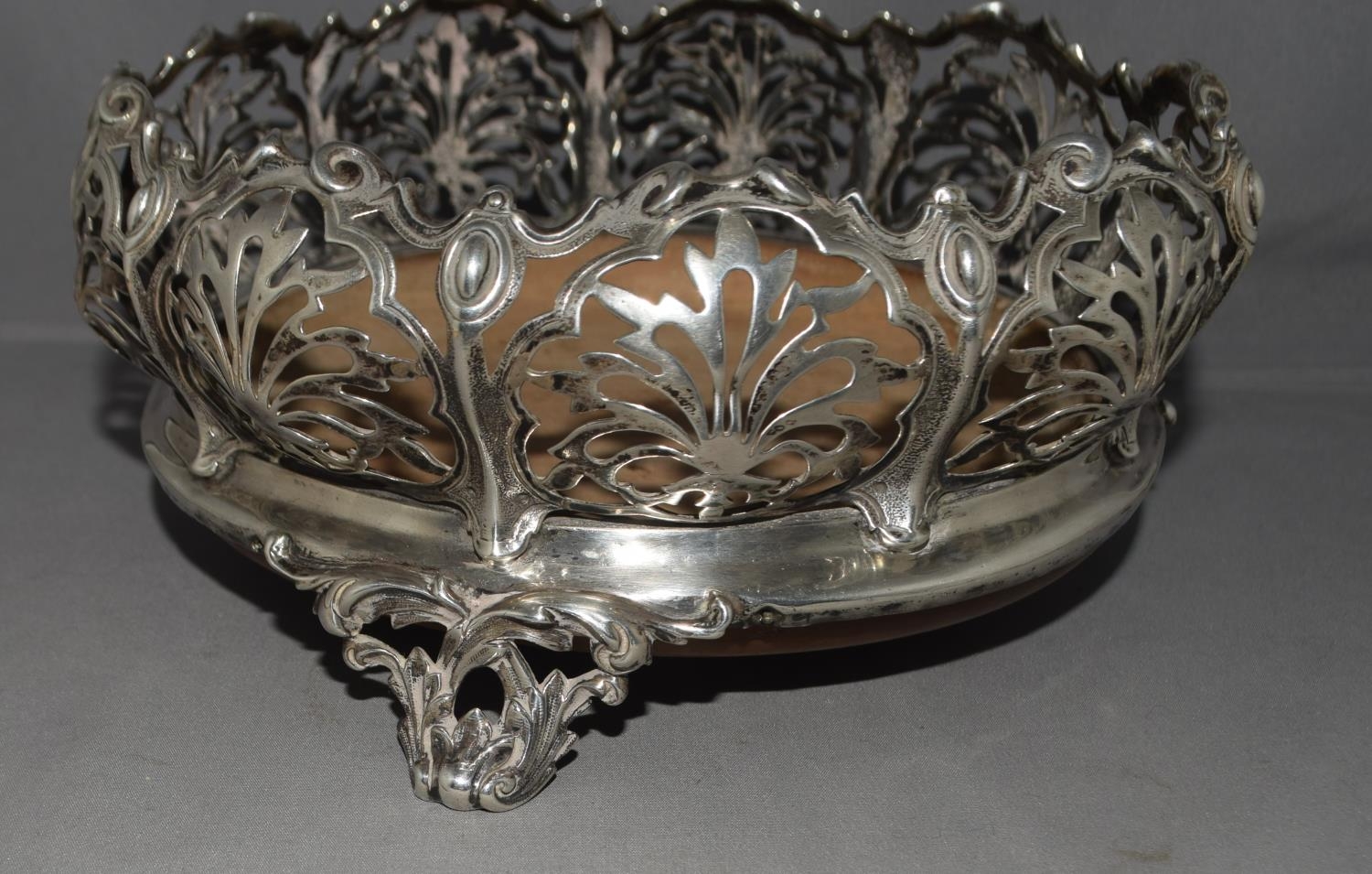 Silver embossed 3 leg Victorian centre table fruit basket 20cm dia 10cm tall - Image 7 of 9