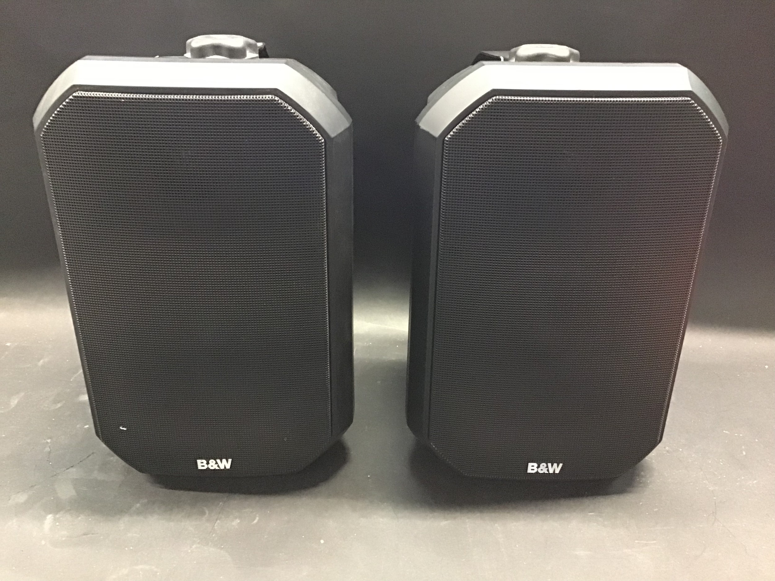 2 X B & W SPEAKERS. Here we have a pair of WP.1 speakers complete with wall hanging brackets.