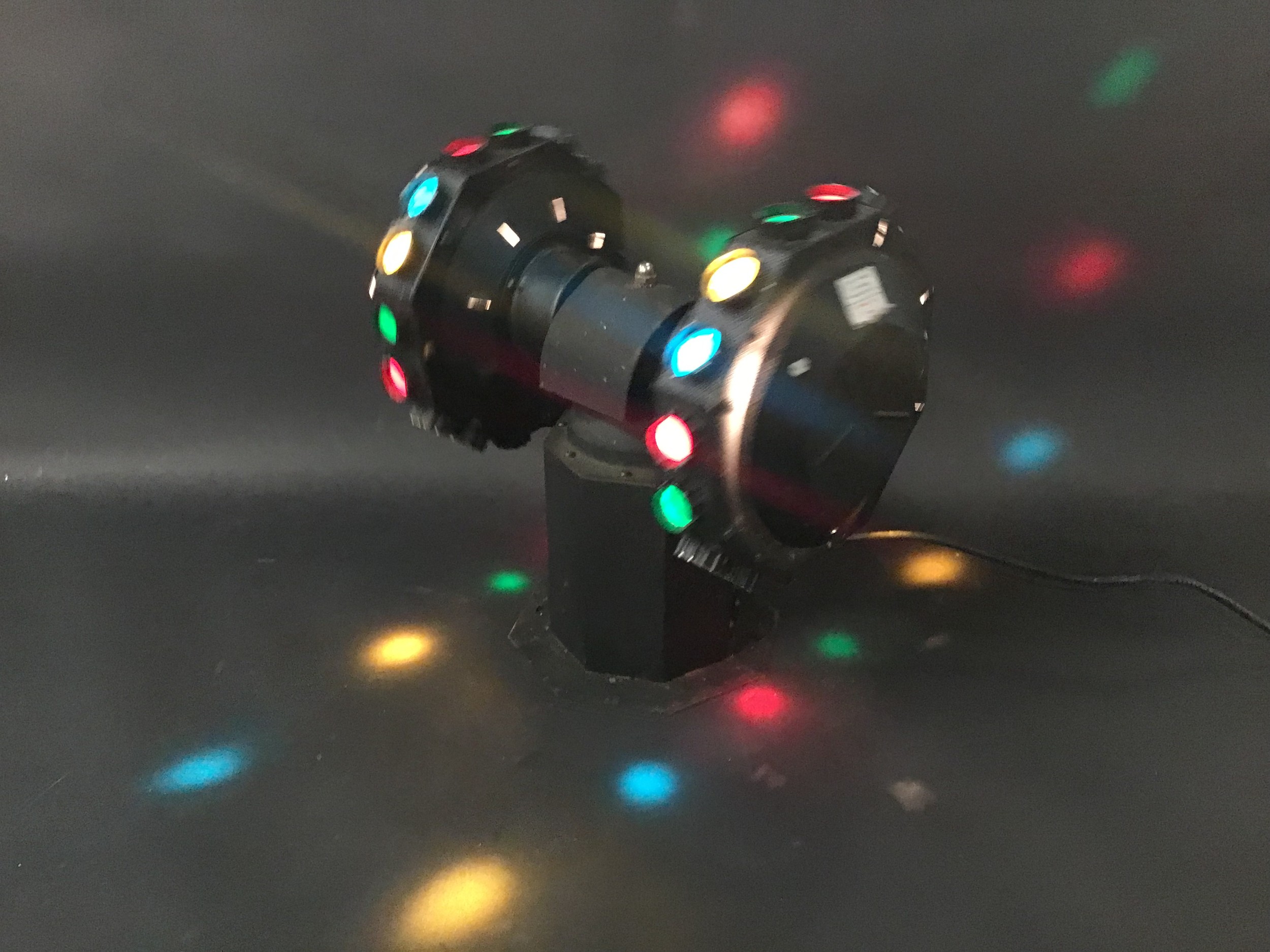 VINTAGE DISCO LIGHT. Here we have a UFO spinning lighting effect from the days of Saturday Night - Image 2 of 5
