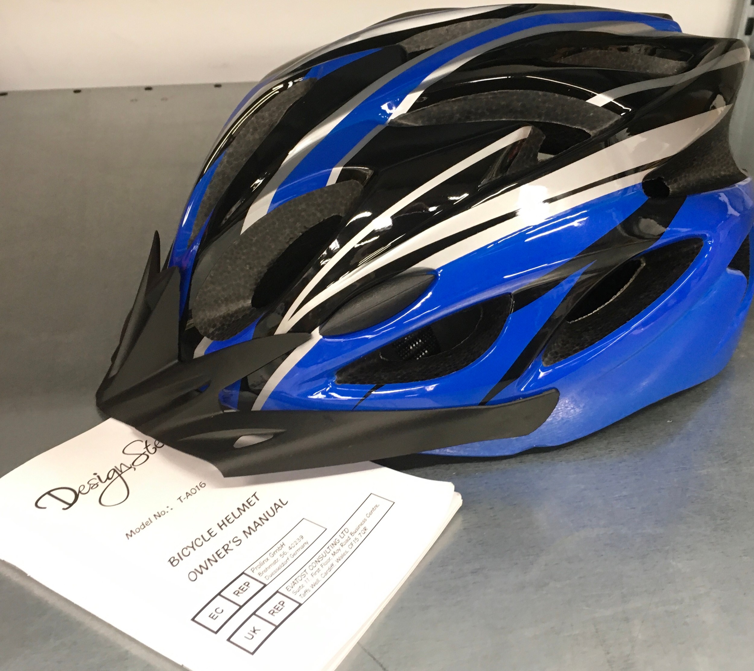 2 x cycling helmets - Image 2 of 3