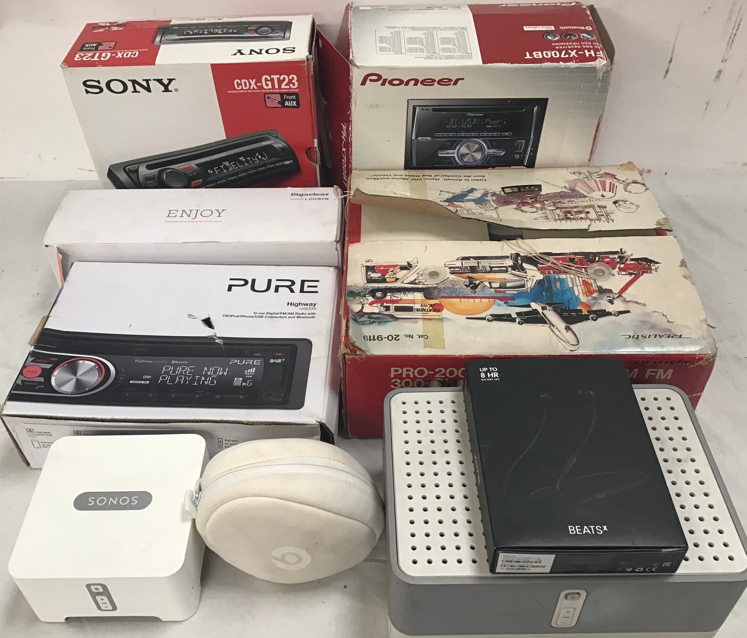 A carton of quality electrical items to include Sonos Connect, Sony car cd player, Pure digital