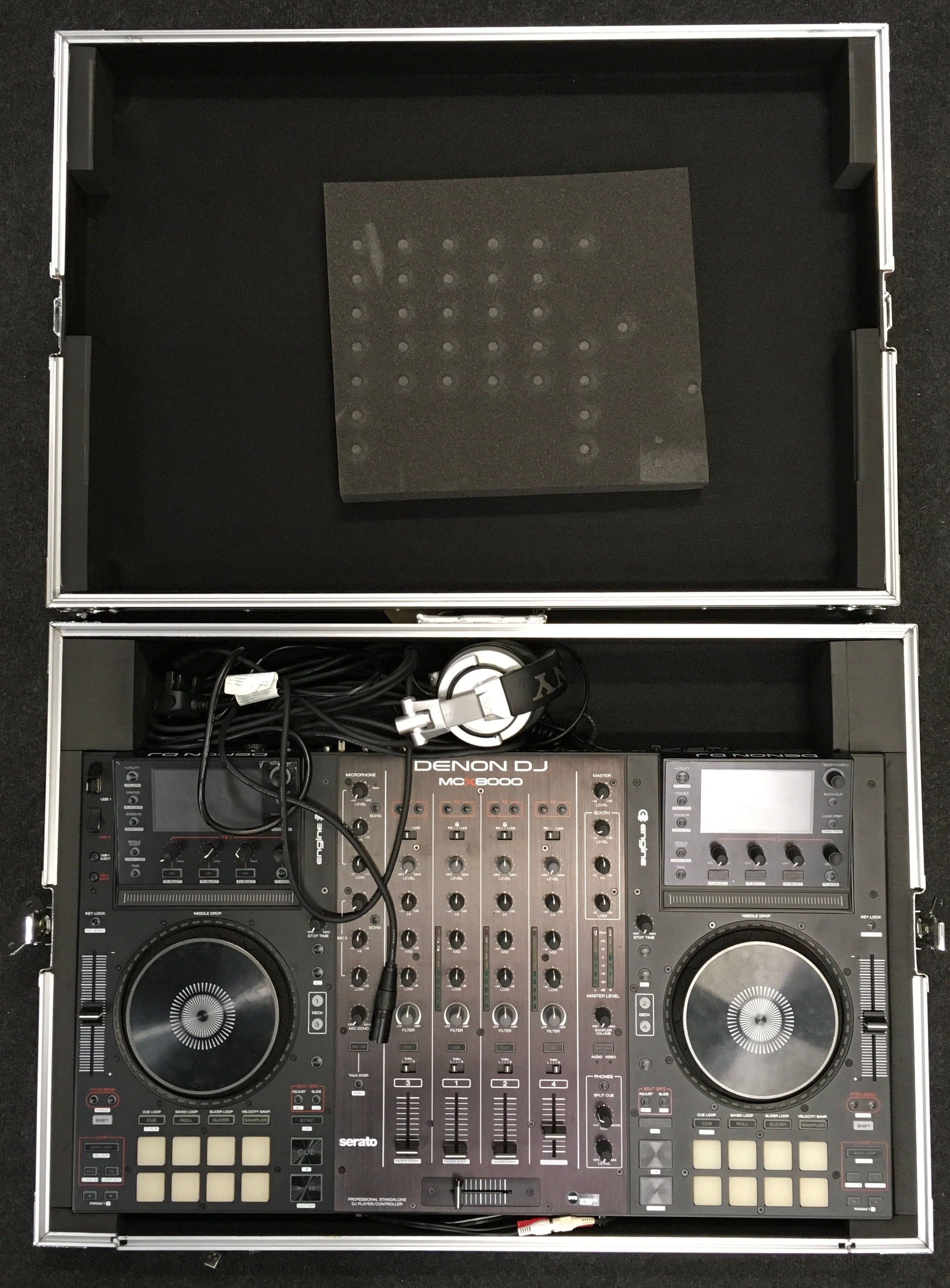 Denon DJ decks in case. (31)