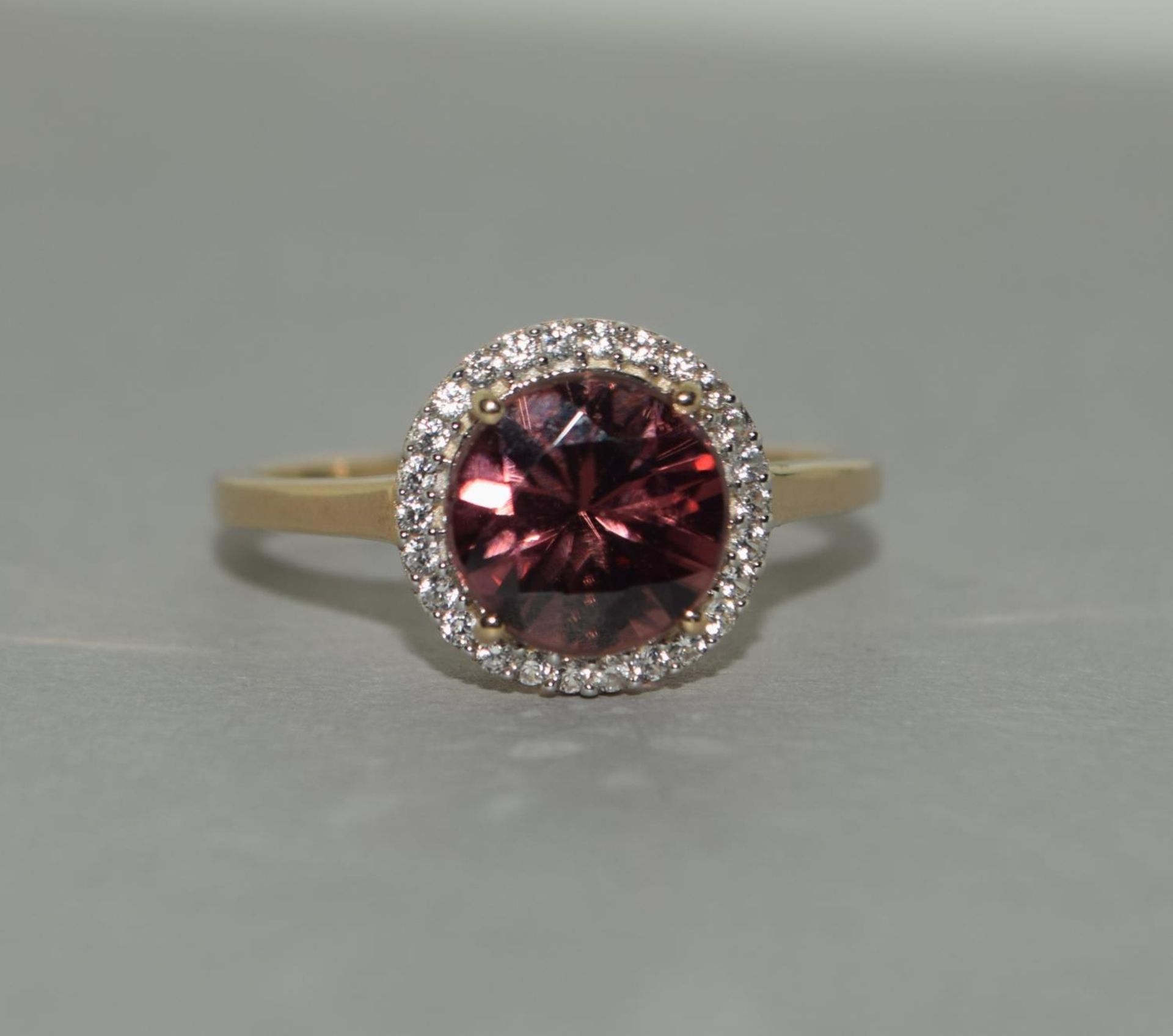 A 9ct gold natural pink zircon ring Size N 1/2. - Image 5 of 8