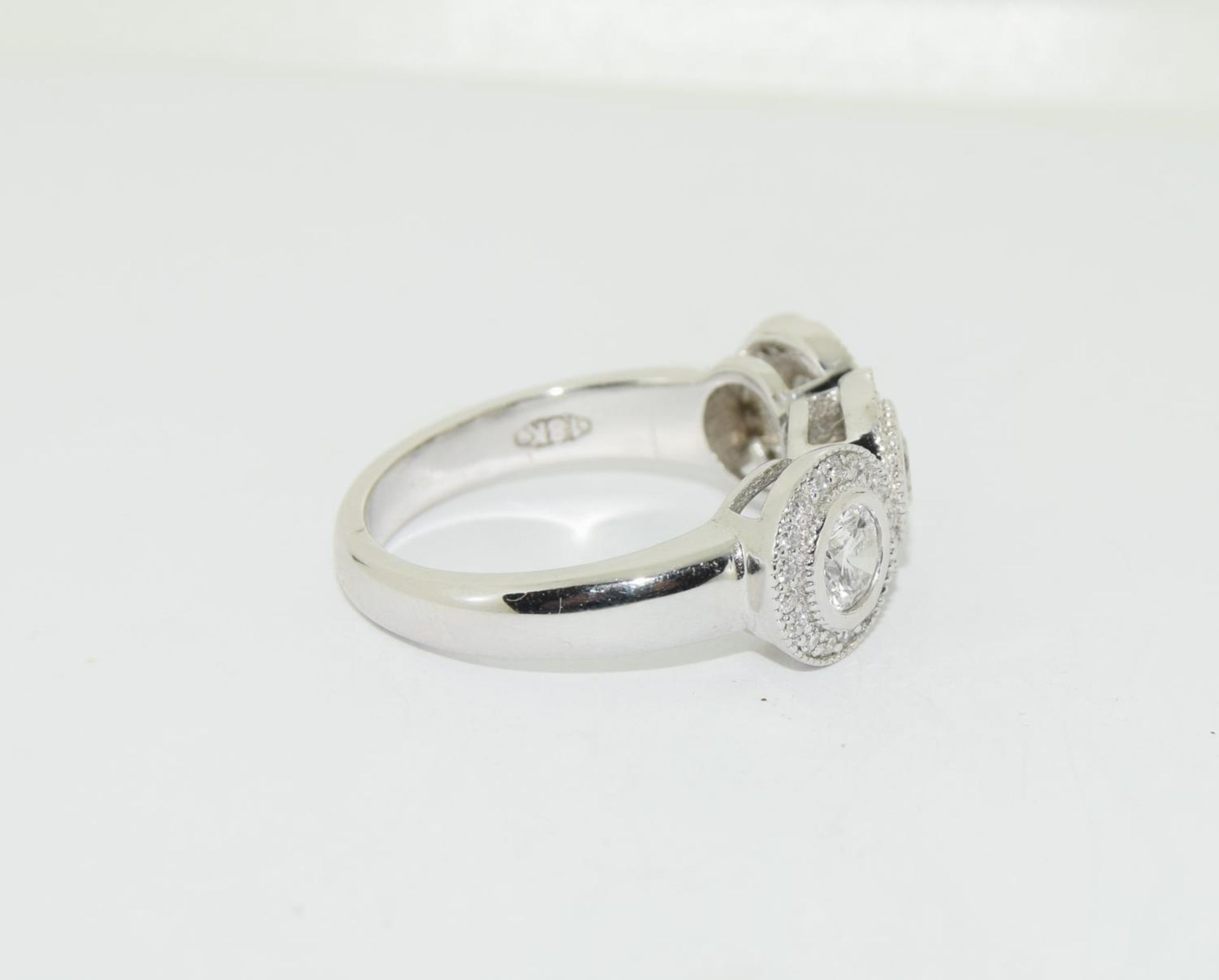 18ct white gold ladies 3 stone diamond "Kissing "ring of approx 1.5ct + size T 9.7gm - Image 2 of 5