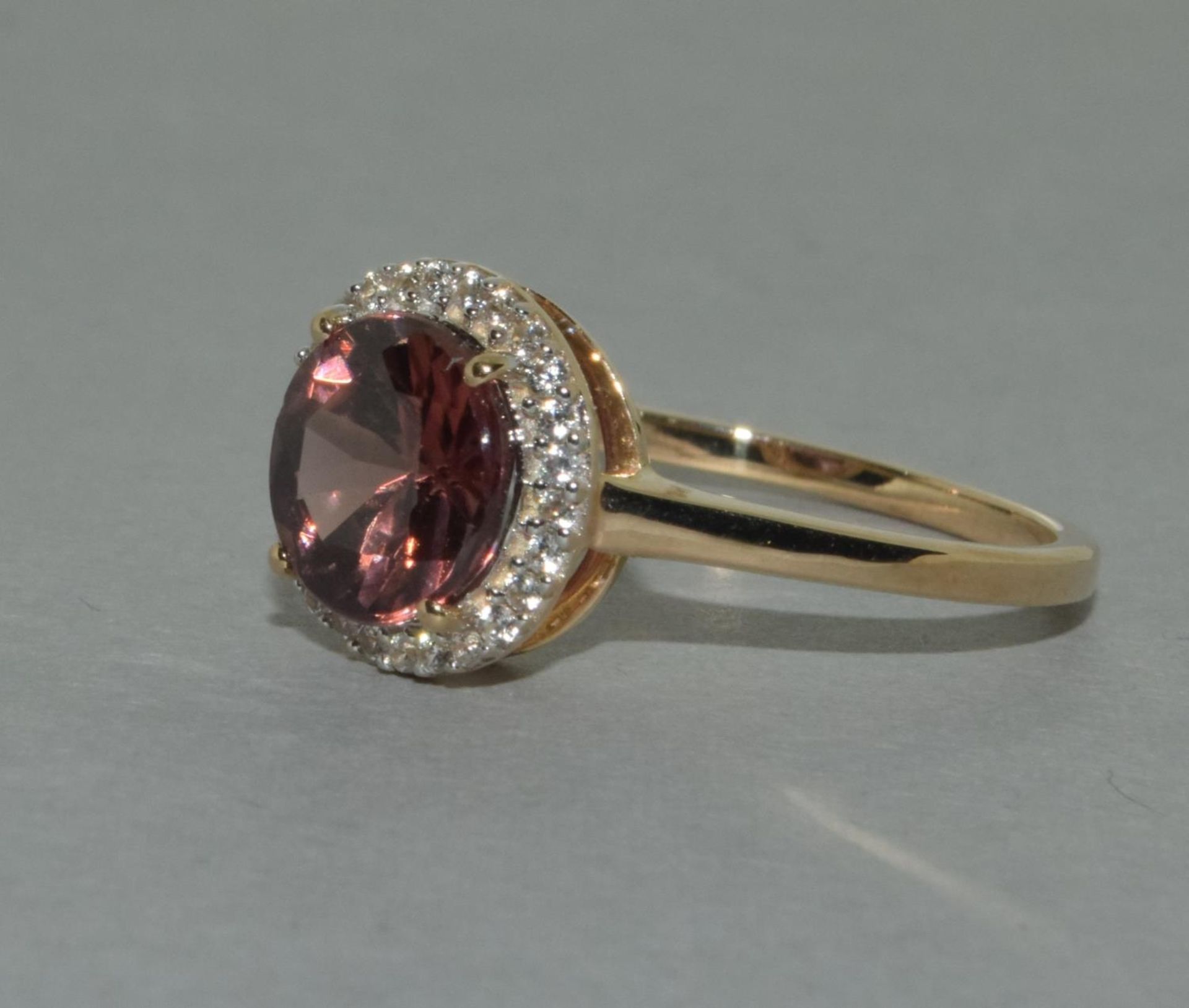 A 9ct gold natural pink zircon ring Size N 1/2. - Image 4 of 8