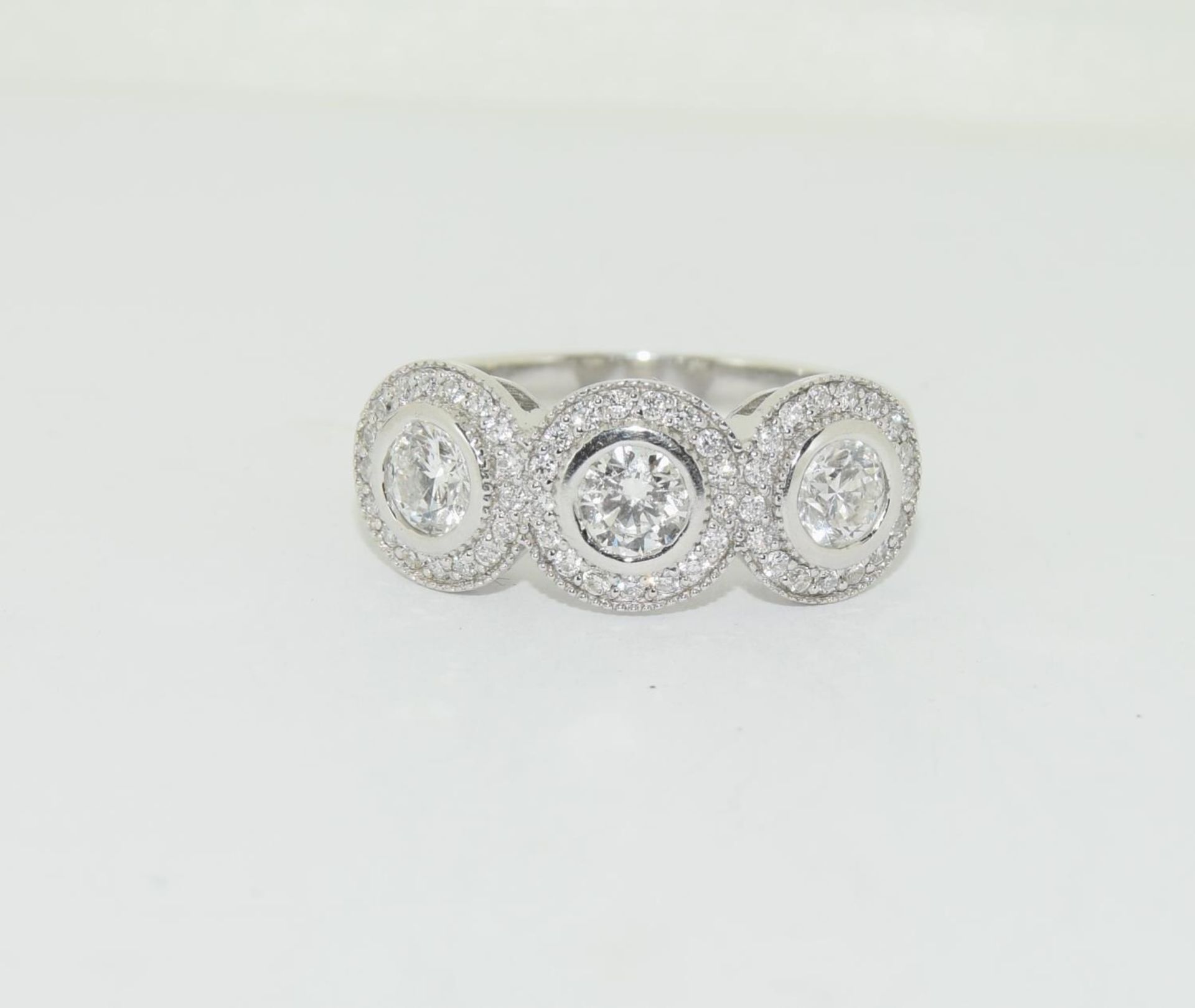 18ct white gold ladies 3 stone diamond "Kissing "ring of approx 1.5ct + size T 9.7gm - Image 5 of 5