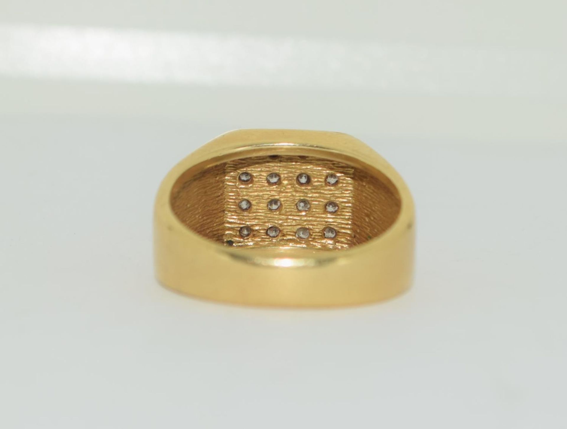 18ct gold gents diamond signet ring approx 80 pionts size S - Image 3 of 5