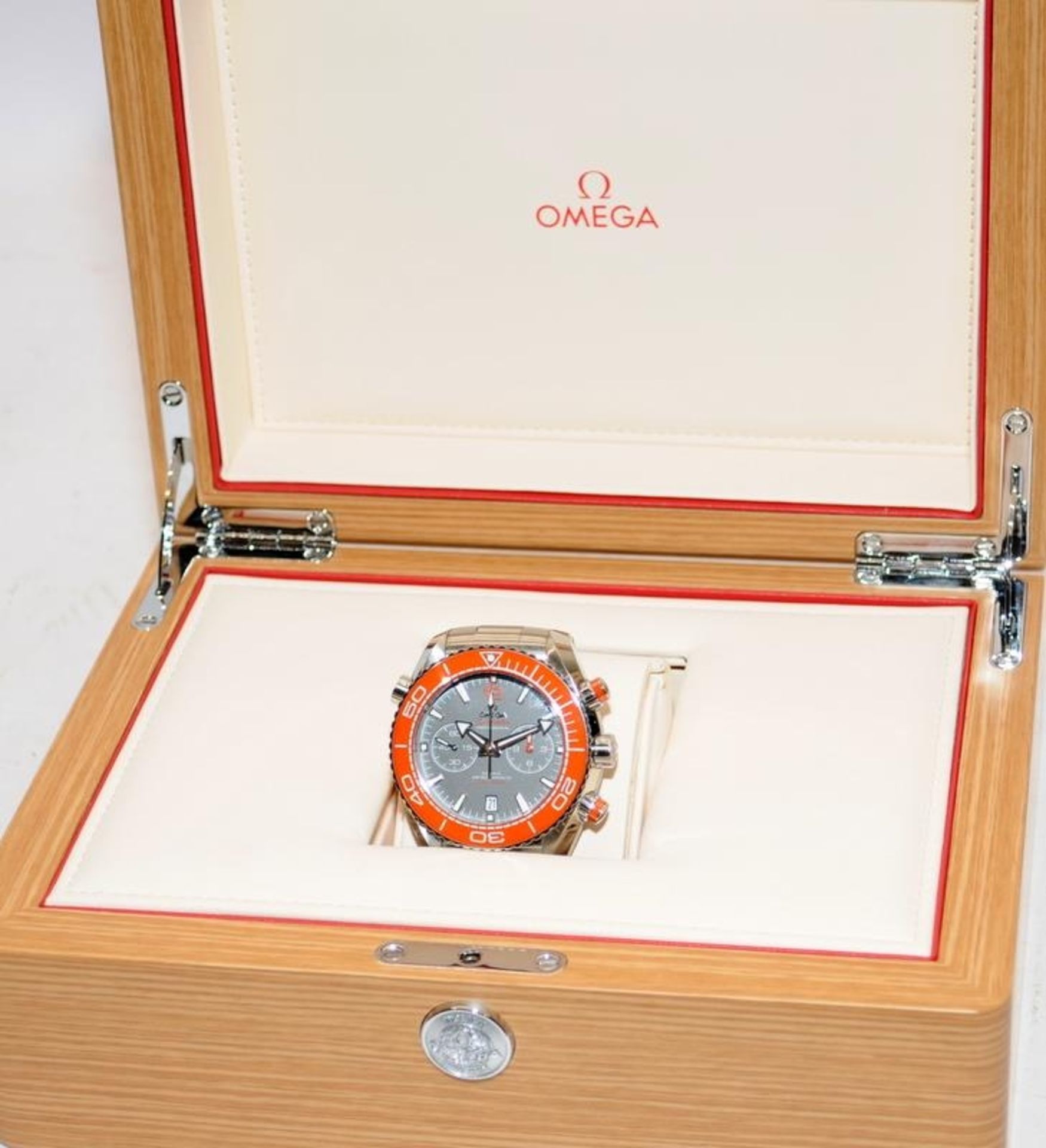 Omega Seamaster Planet Ocean, grey dial/orange bezel variant. Comes complete with papers, inner - Image 3 of 10