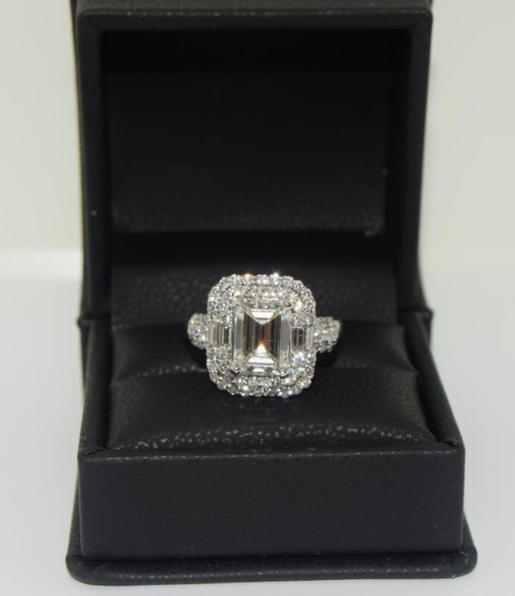 18ct white gold ladies Emerald cut center stone diamond ring with diamond halo surround of 68 - Image 2 of 9