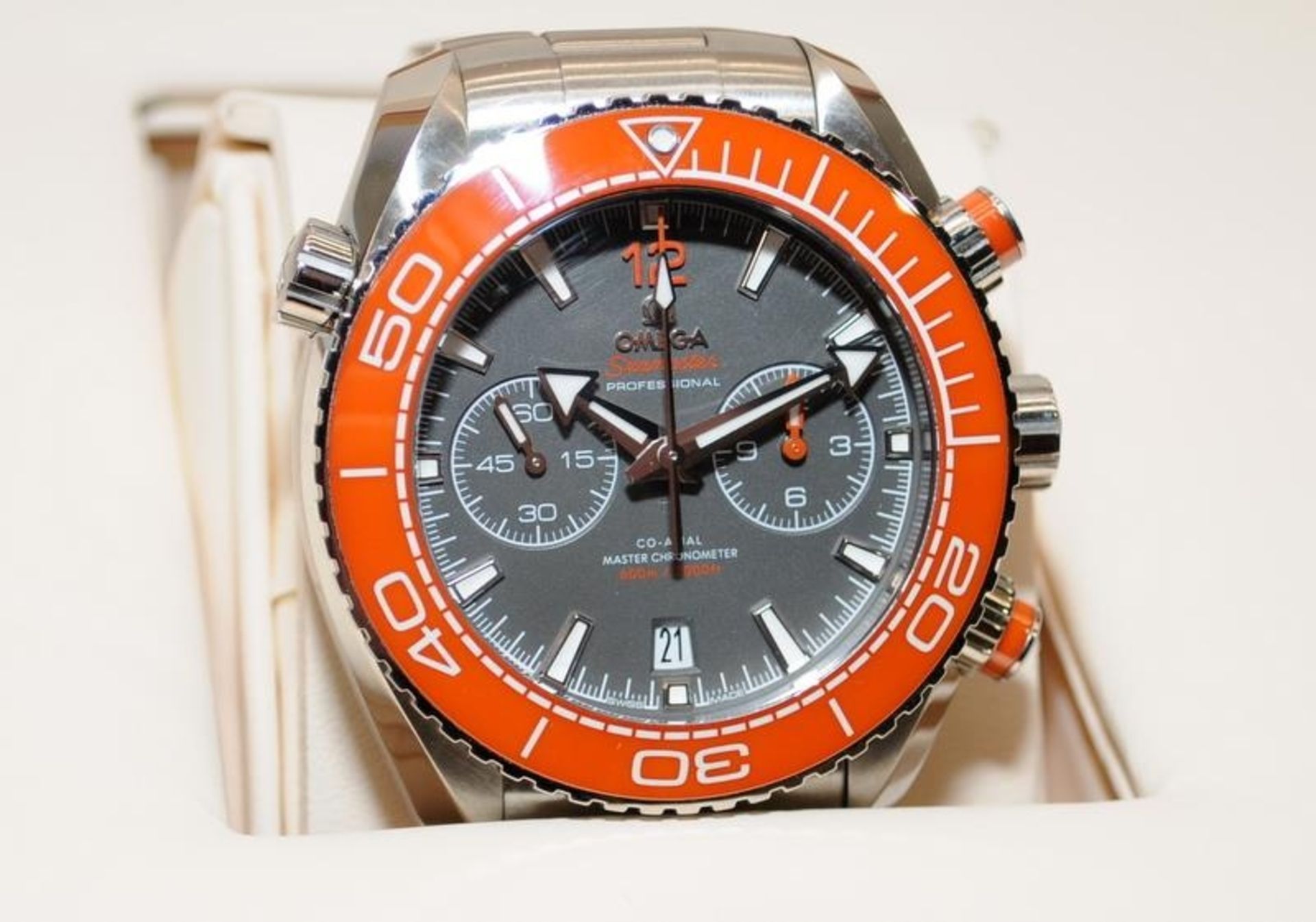 Omega Seamaster Planet Ocean, grey dial/orange bezel variant. Comes complete with papers, inner - Image 4 of 10