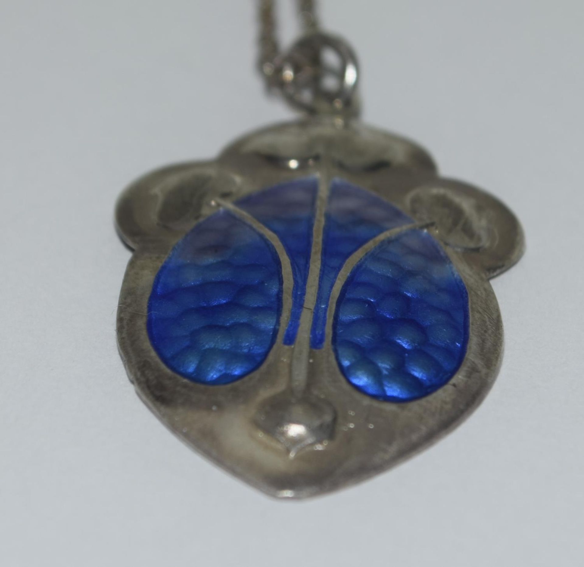 Abrahall & Bint Art Nouveau silver and enamel pendant on silver chain, Birmingham 1908. Boxed. - Image 2 of 5