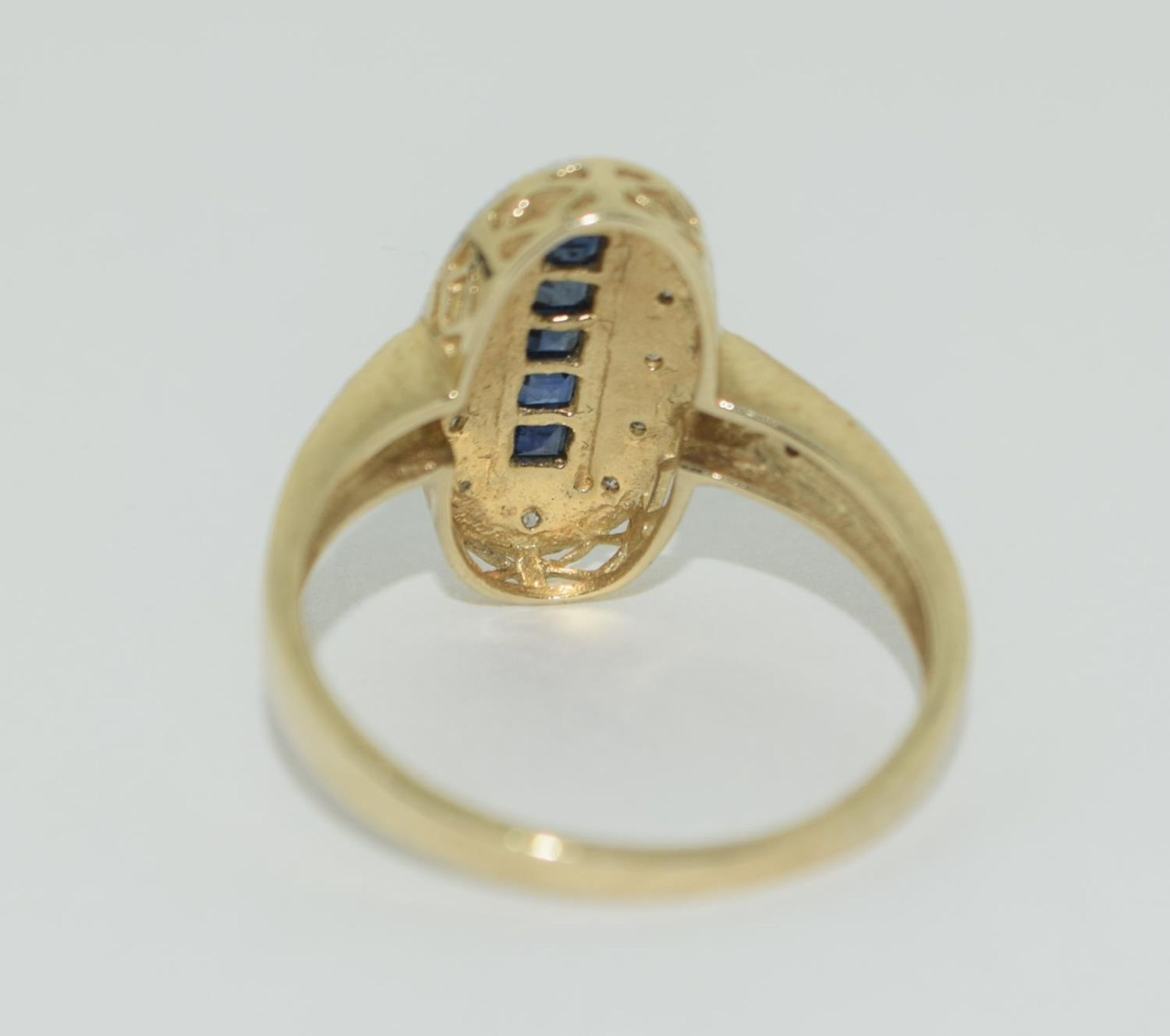 9ct gold Diamond and Sapphire suite of ladies jewellery consisting of Ring size N and matching - Image 4 of 9