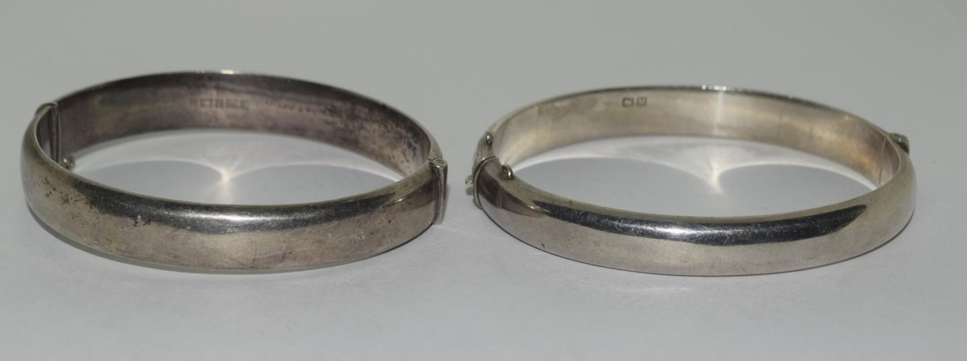 Two vintage silver bangles. - Image 3 of 3