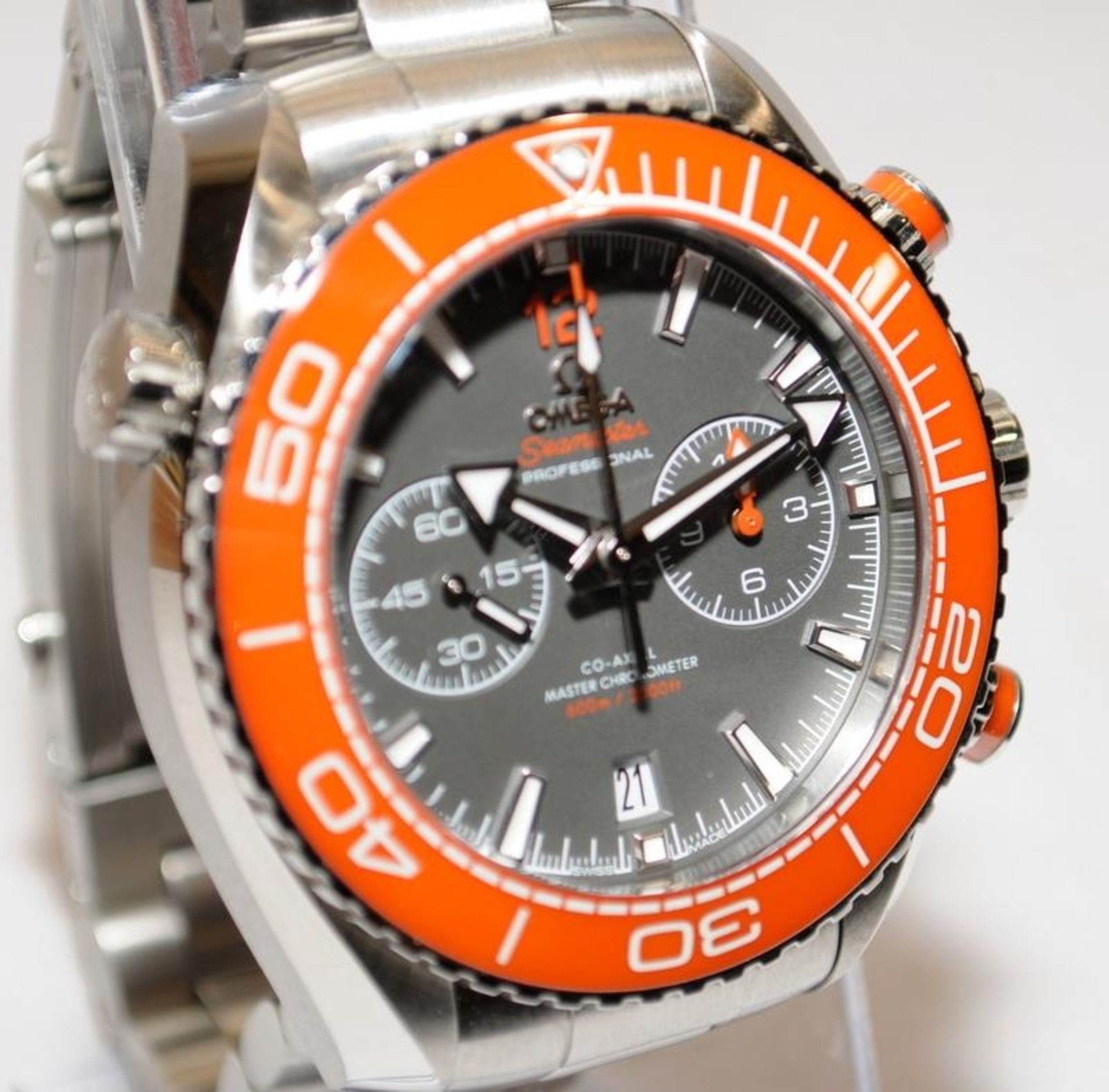 Omega Seamaster Planet Ocean, grey dial/orange bezel variant. Comes complete with papers, inner - Image 2 of 10